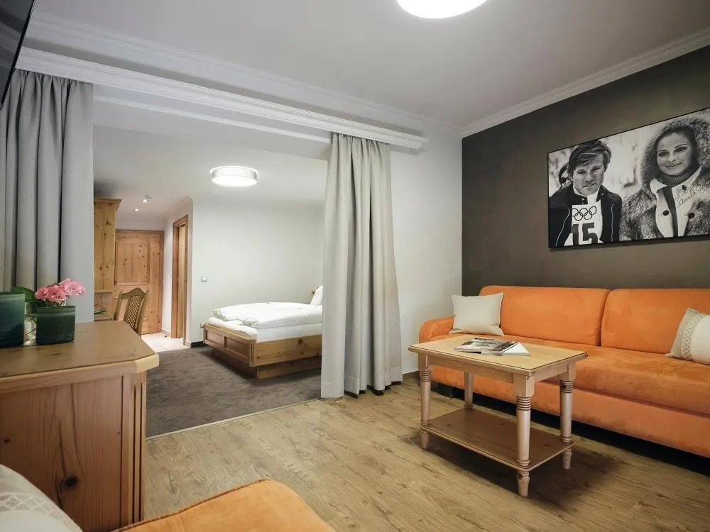 Photo of the whole room, Bed in Hotel Garni Pinzgau, Fabian Hüttl