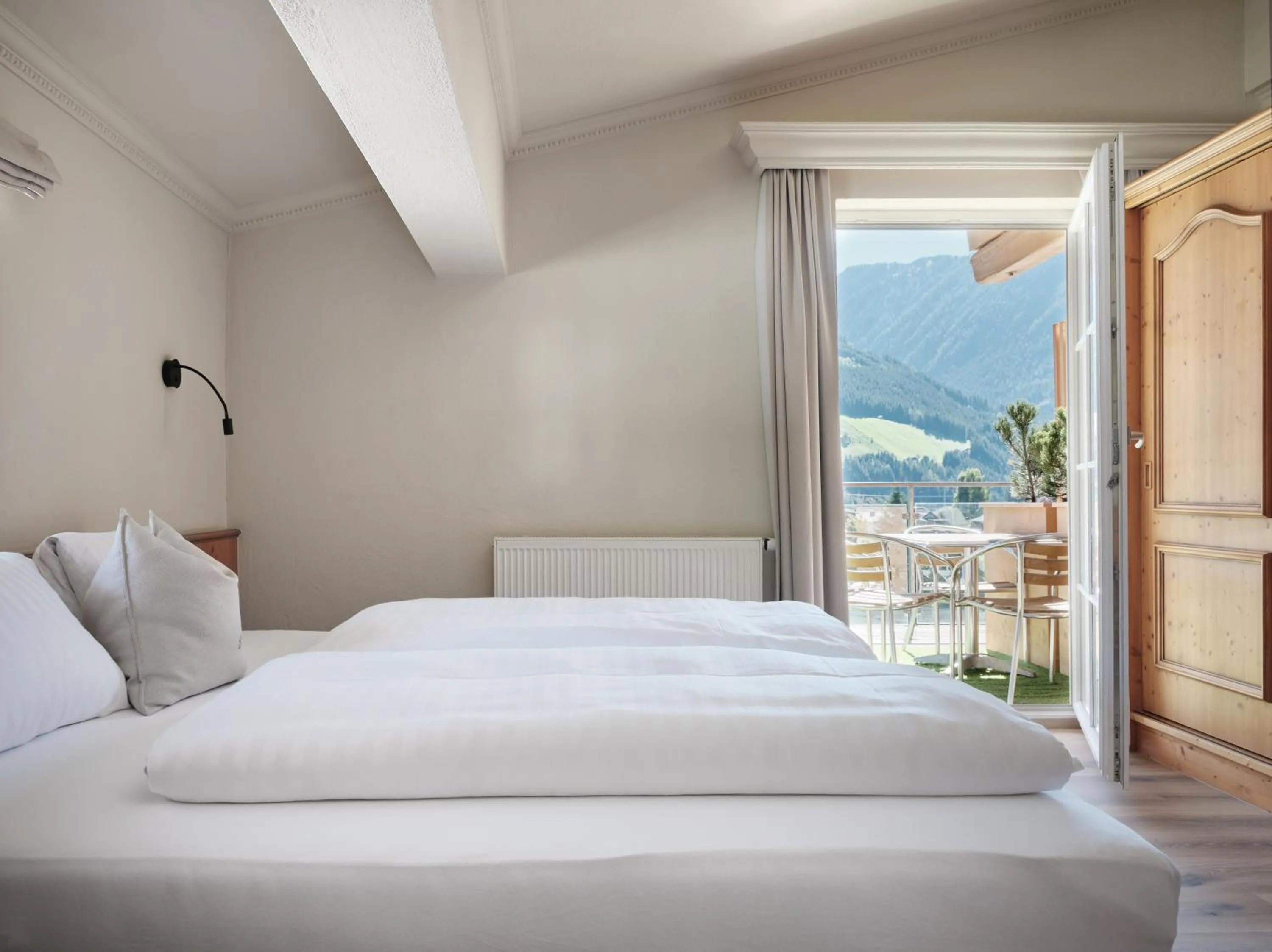 Bed in Hotel Garni Pinzgau, Fabian Hüttl
