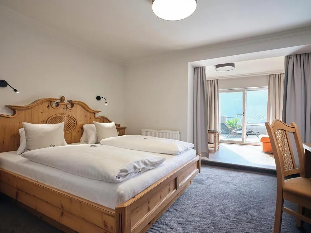 Bed in Hotel Garni Pinzgau, Fabian Hüttl