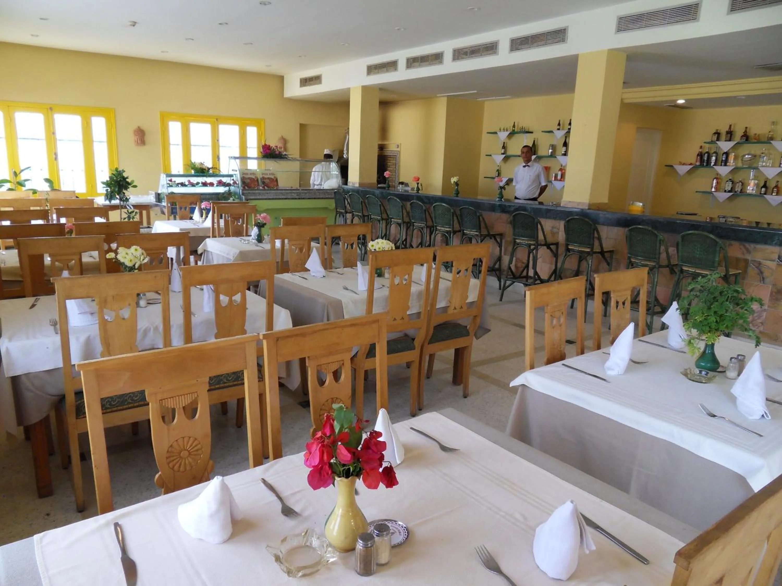 Restaurant/places to eat in Hôtel LES MIMOSAS TABARKA