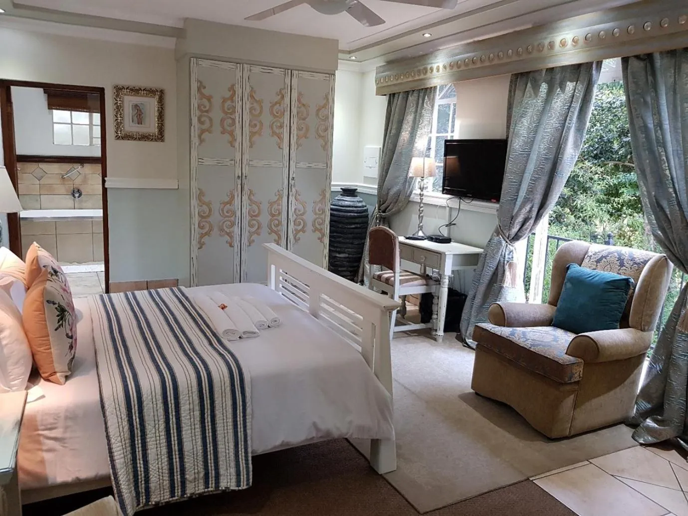 Bedroom, Bed in Pheasant Hill Bed and Breakfast