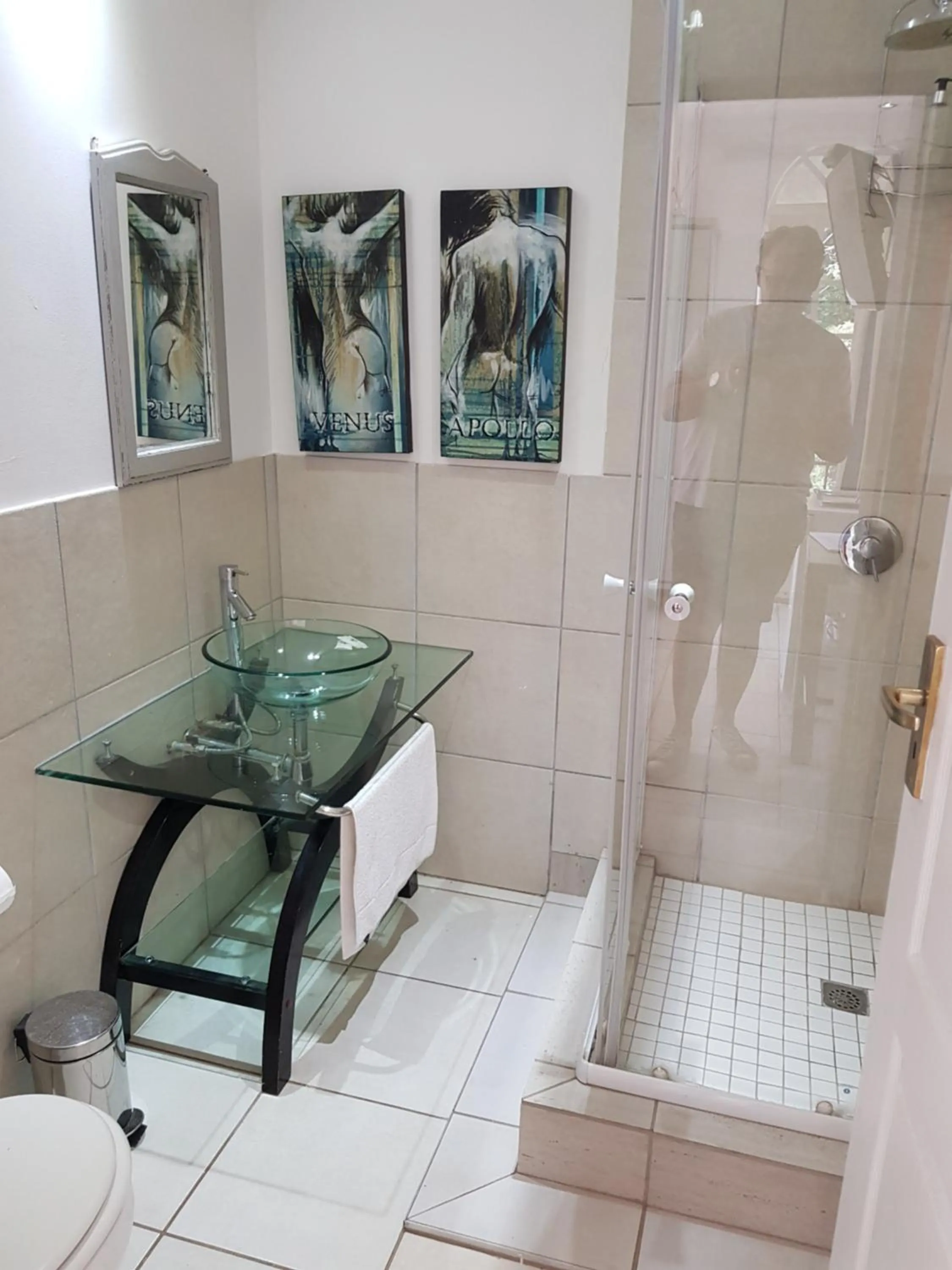 Bathroom in Pheasant Hill Bed and Breakfast