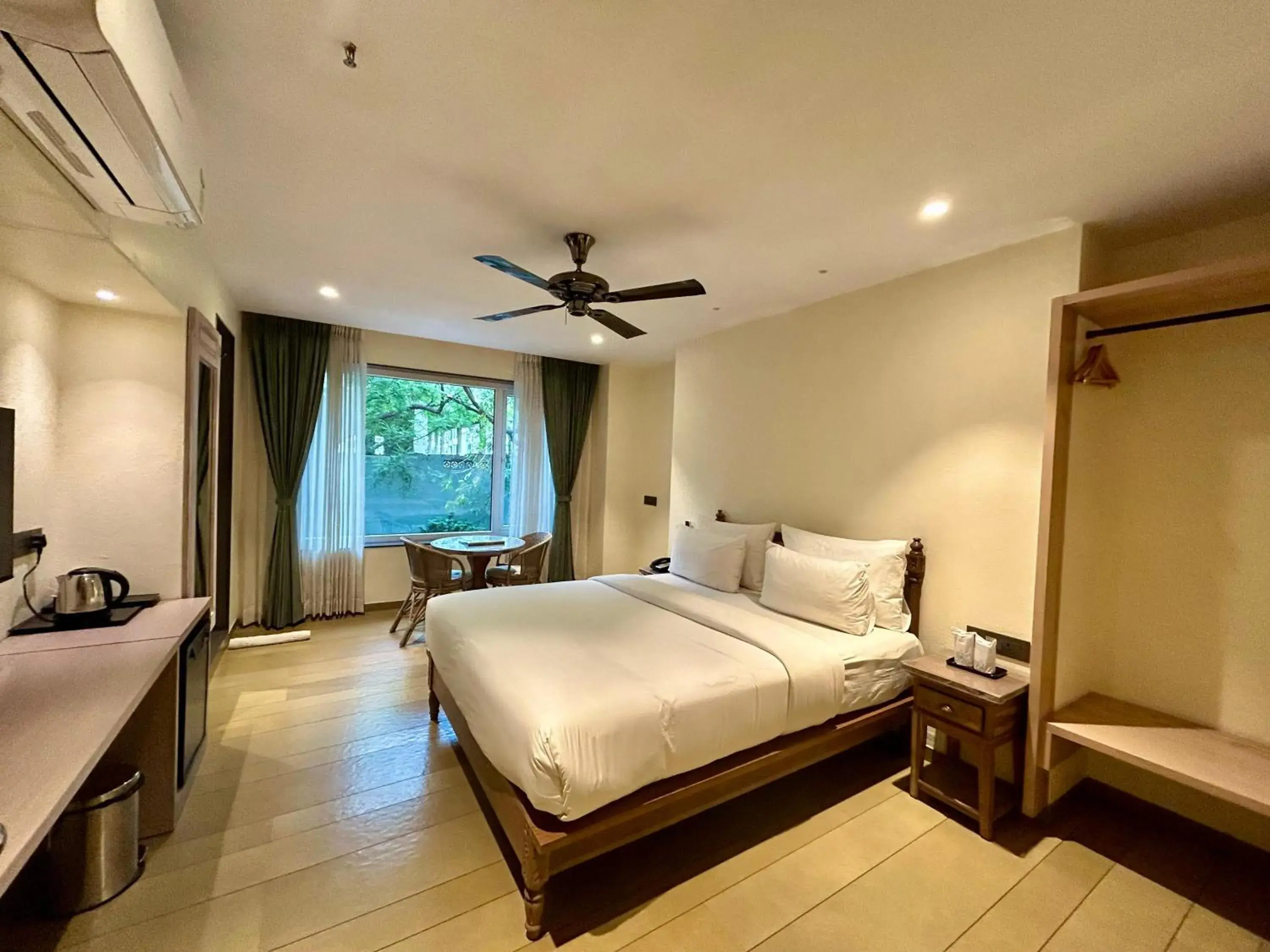 Superior Double Room in Budget Inn Bellevue Superior Double Room in Budget Inn Bellevue