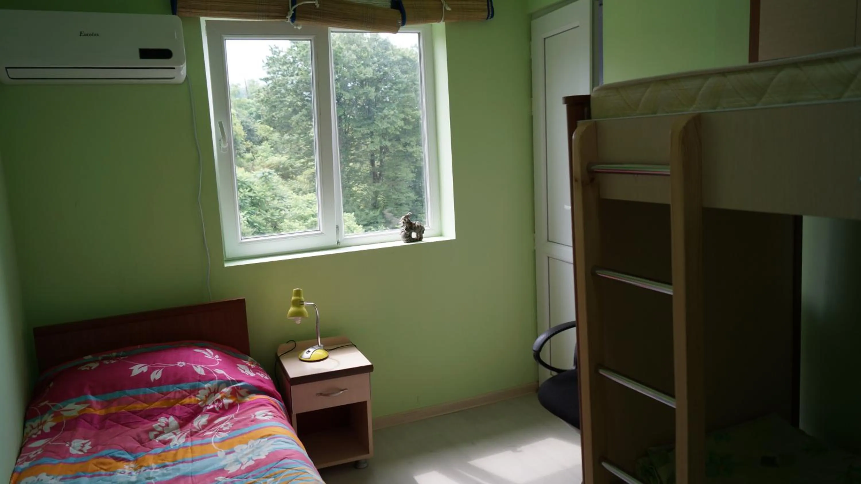 Day, Bed in TJ Guest House