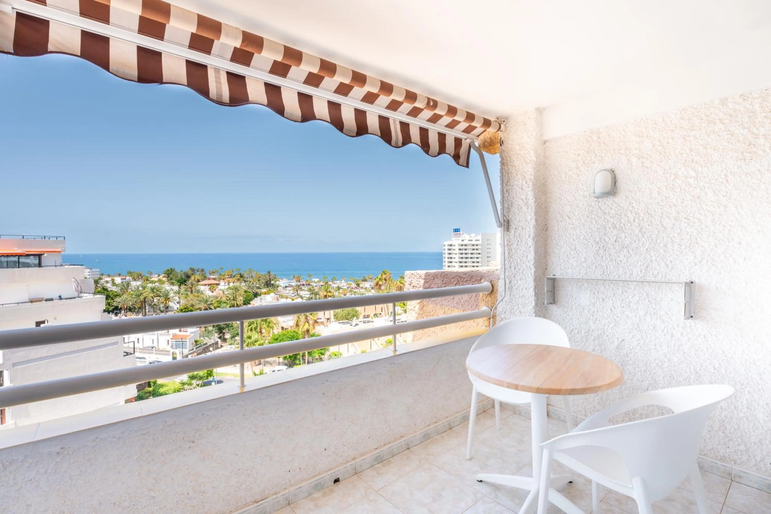 Day in Apartamentos Borinquen