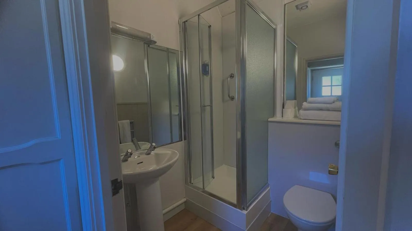 Toilet in The Sibson Inn Hotel