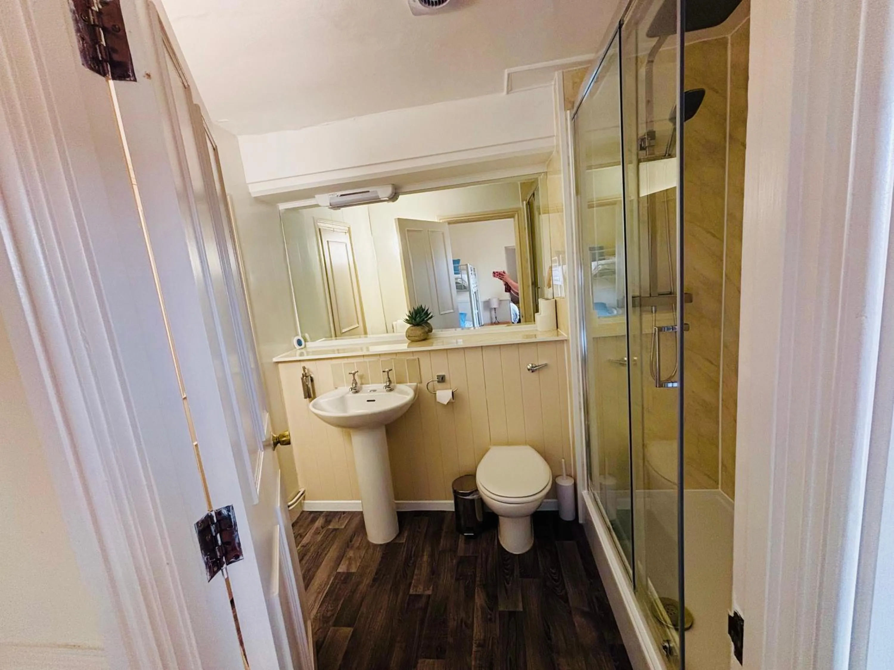 Shower in The Sibson Inn Hotel