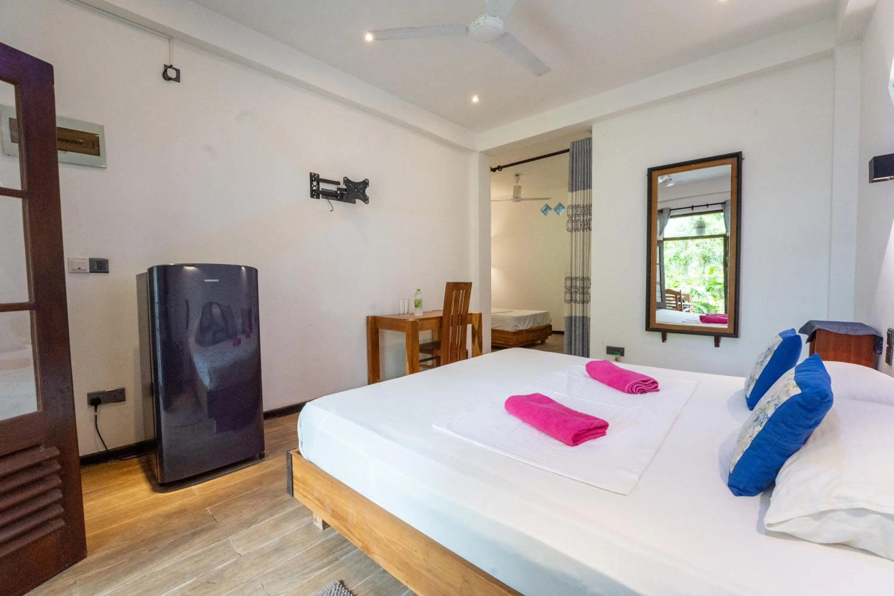 Bedroom, Bed in Rawanaz