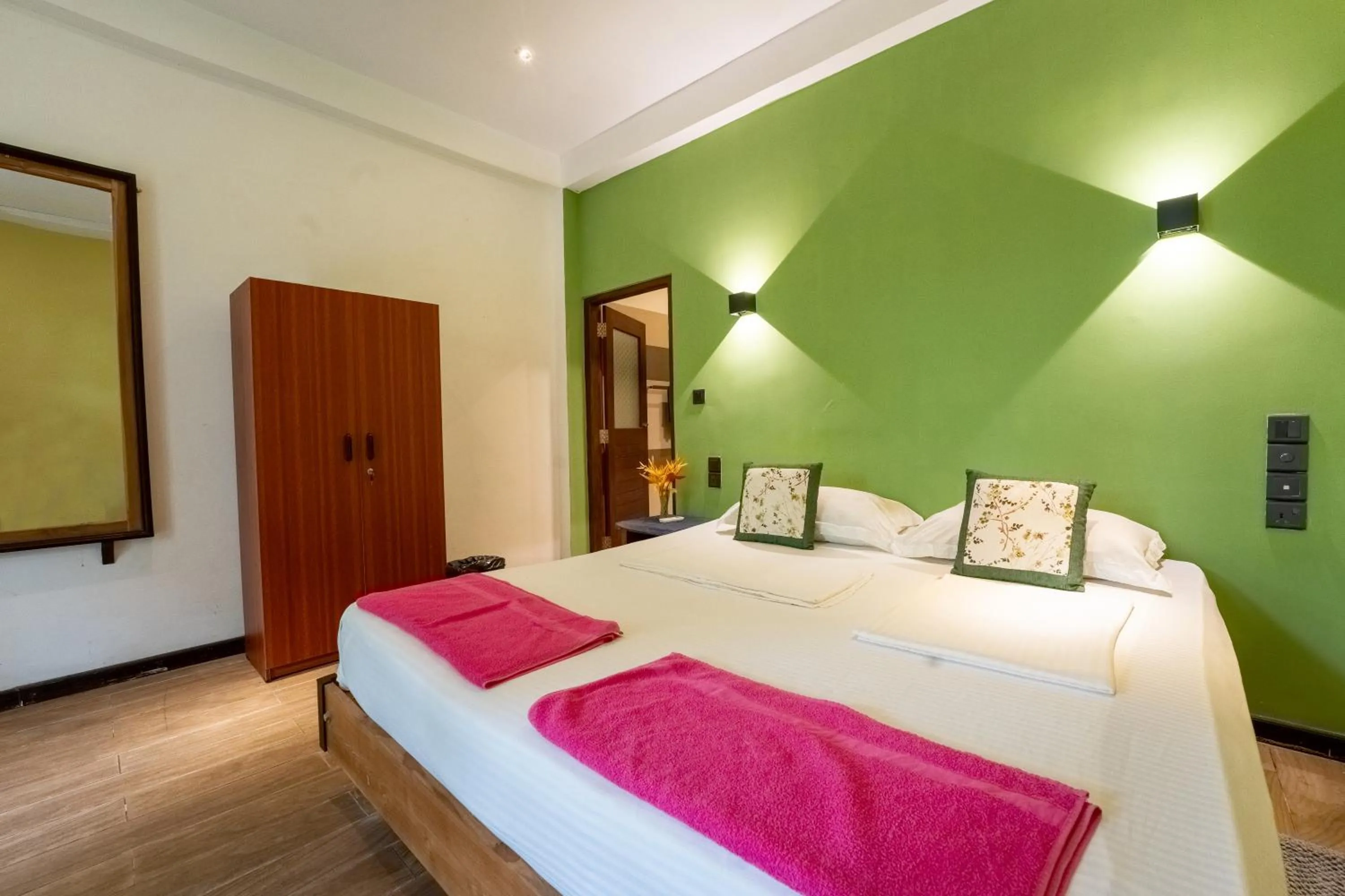 bunk bed, Bed in Rawanaz