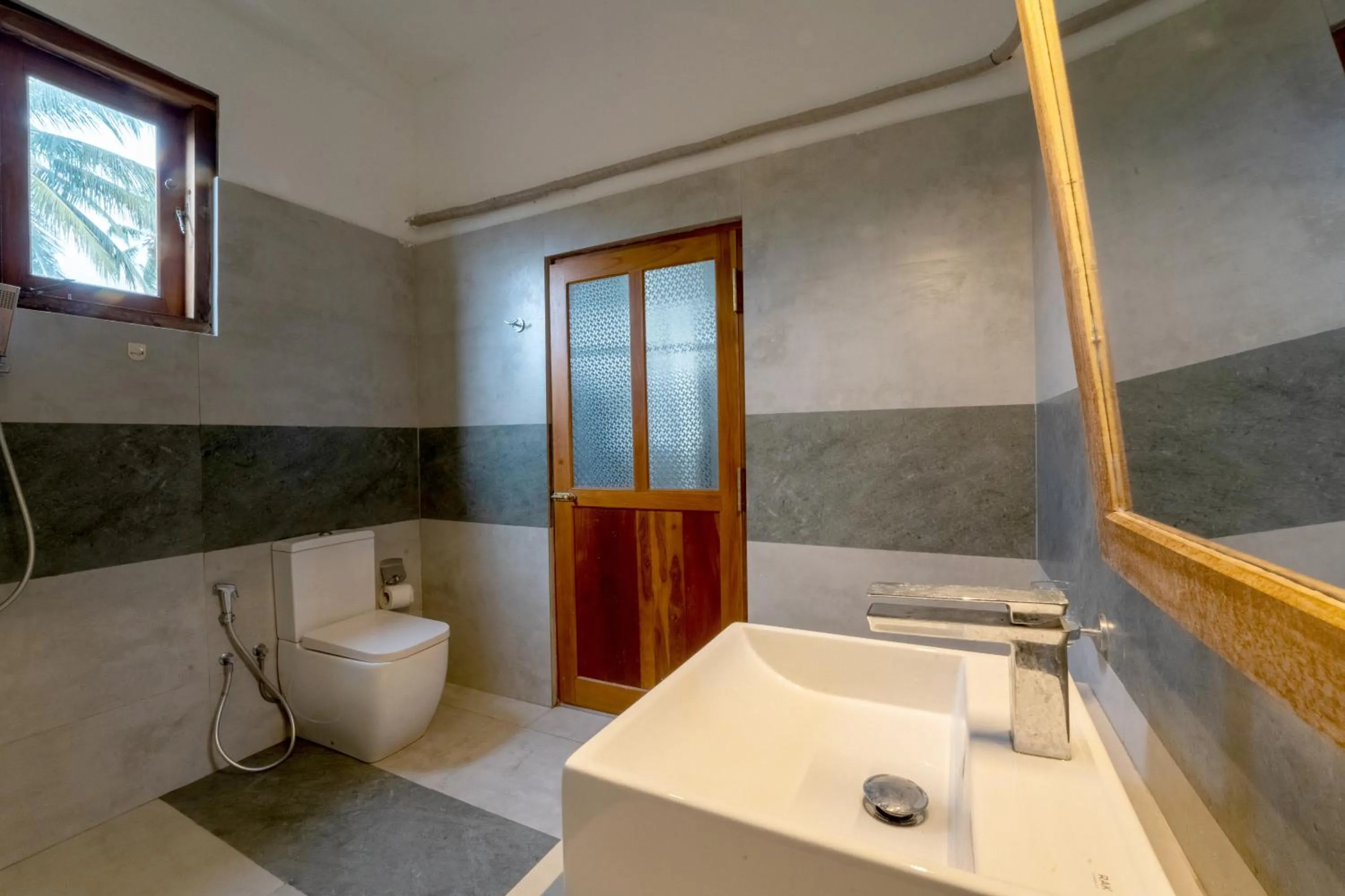 Shower in Rawanaz
