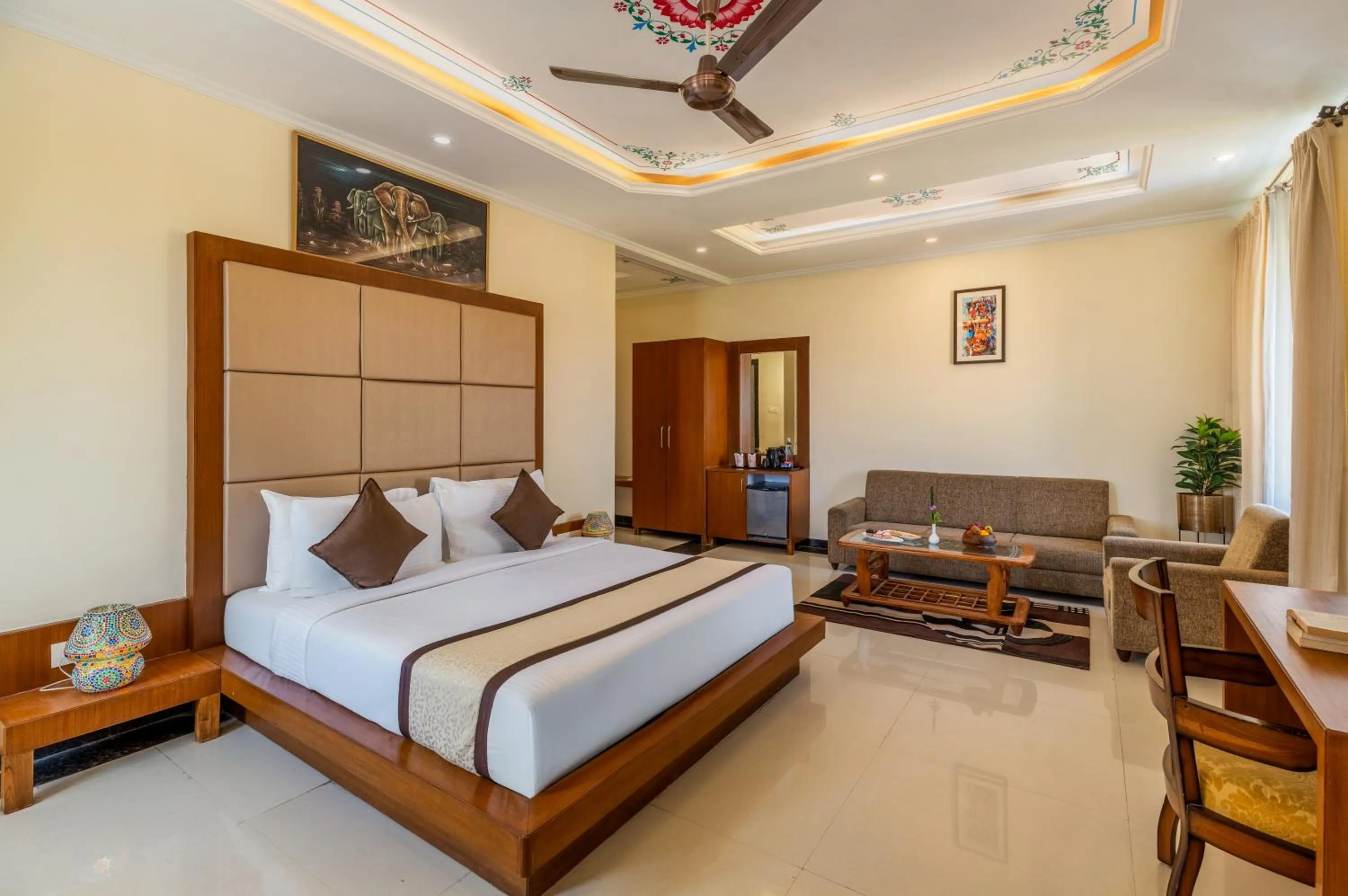 Bed in The Everest Hill Resort & Spa-Kumbhalgarh