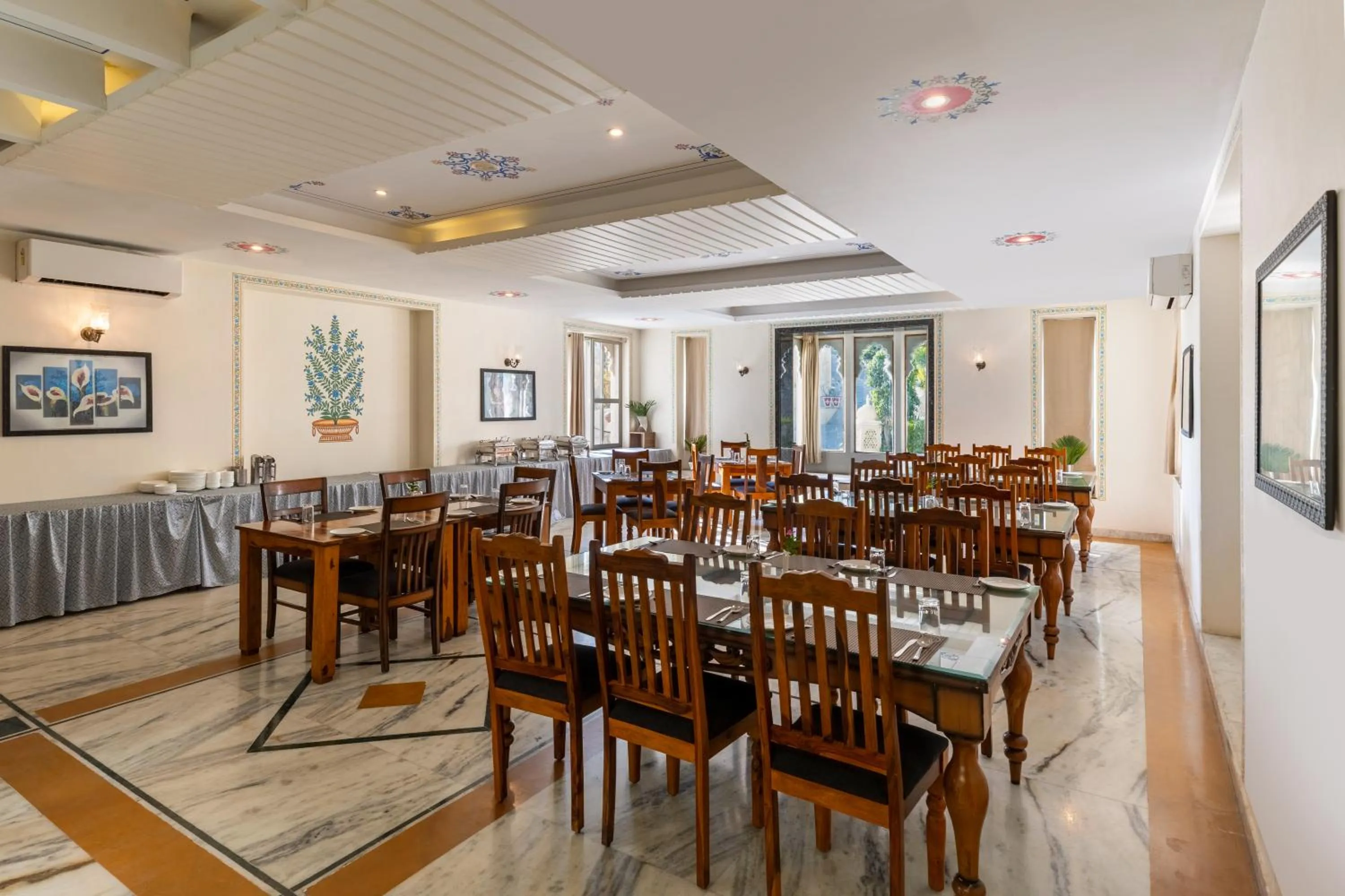 Restaurant/places to eat in The Everest Hill Resort & Spa-Kumbhalgarh