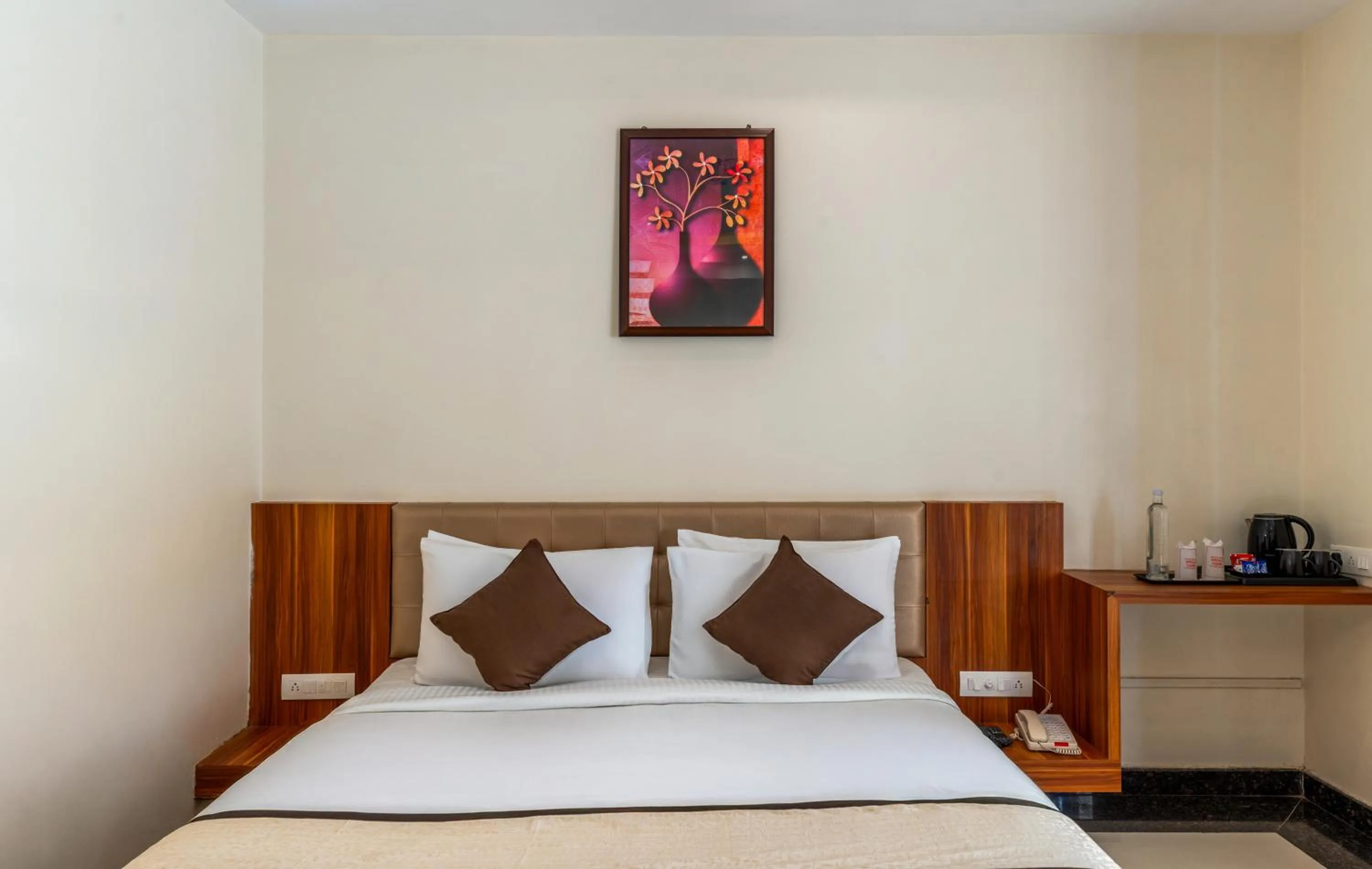 Bed in The Everest Hill Resort & Spa-Kumbhalgarh