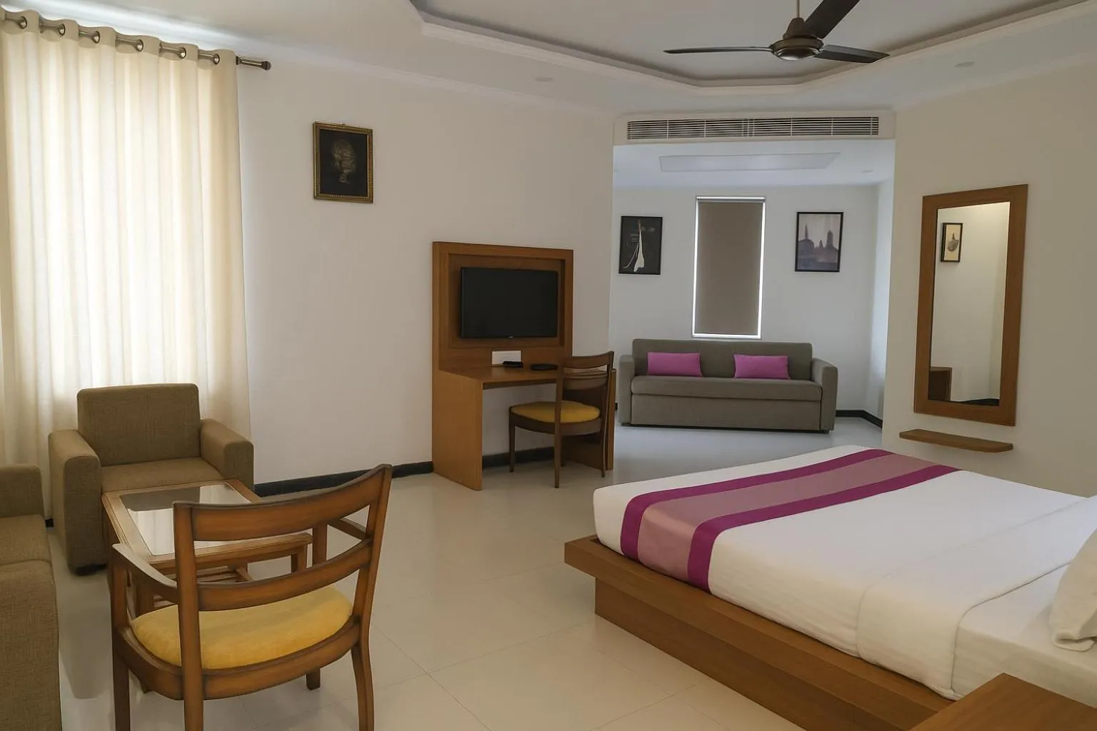 TV and multimedia, Bed in The Everest Hill Resort & Spa-Kumbhalgarh