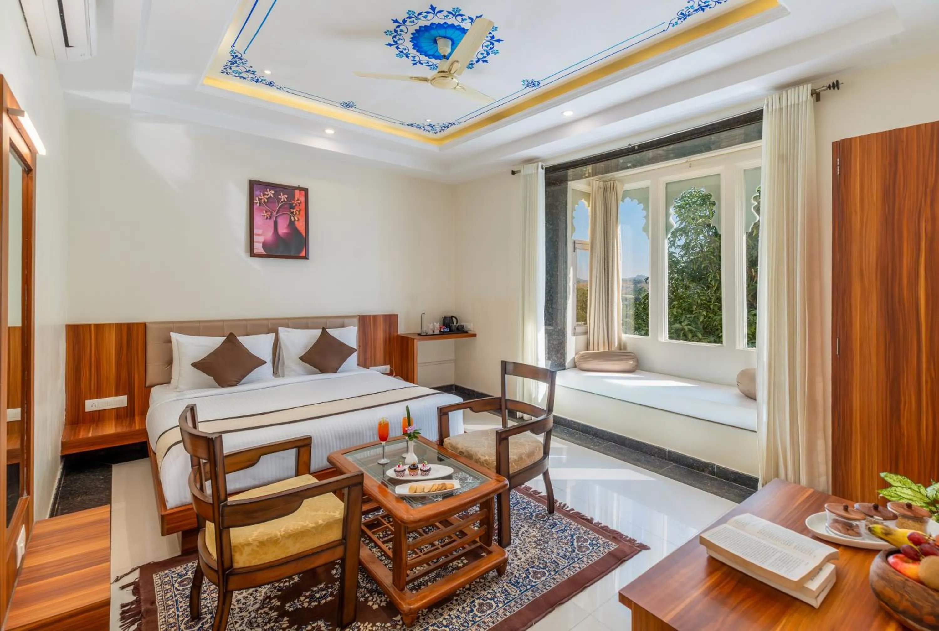 Bed in The Everest Hill Resort & Spa-Kumbhalgarh