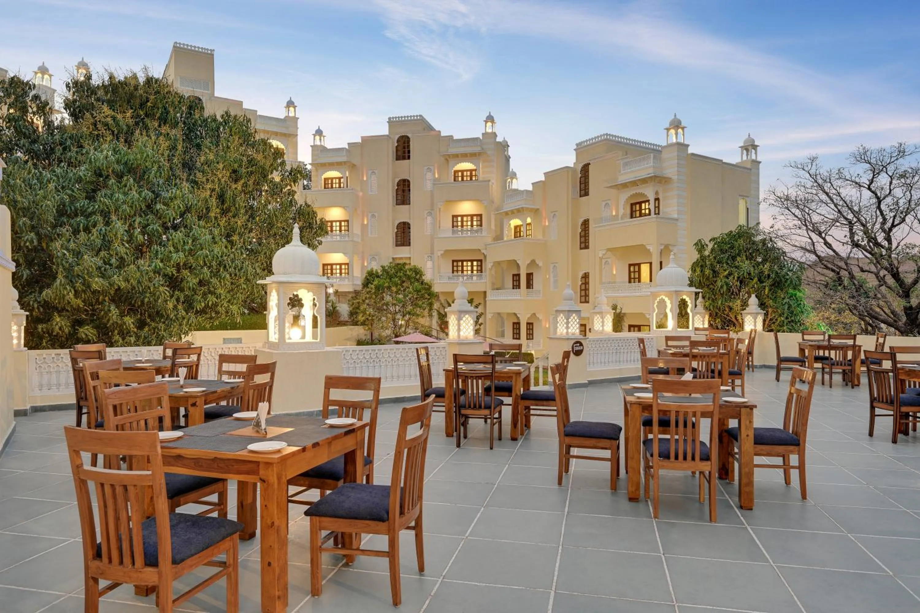 Restaurant/places to eat in The Everest Hill Resort & Spa-Kumbhalgarh