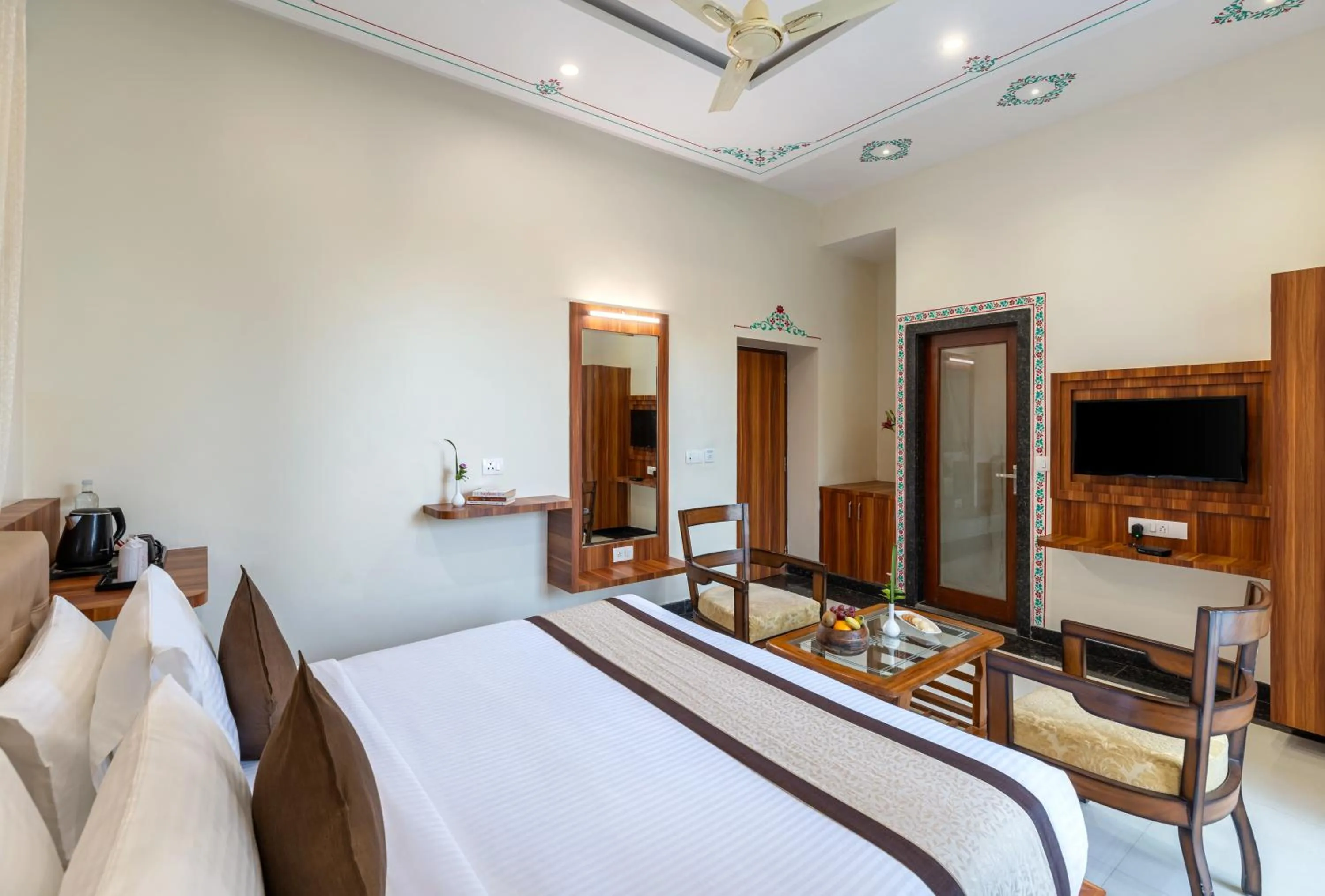 Bed in The Everest Hill Resort & Spa-Kumbhalgarh