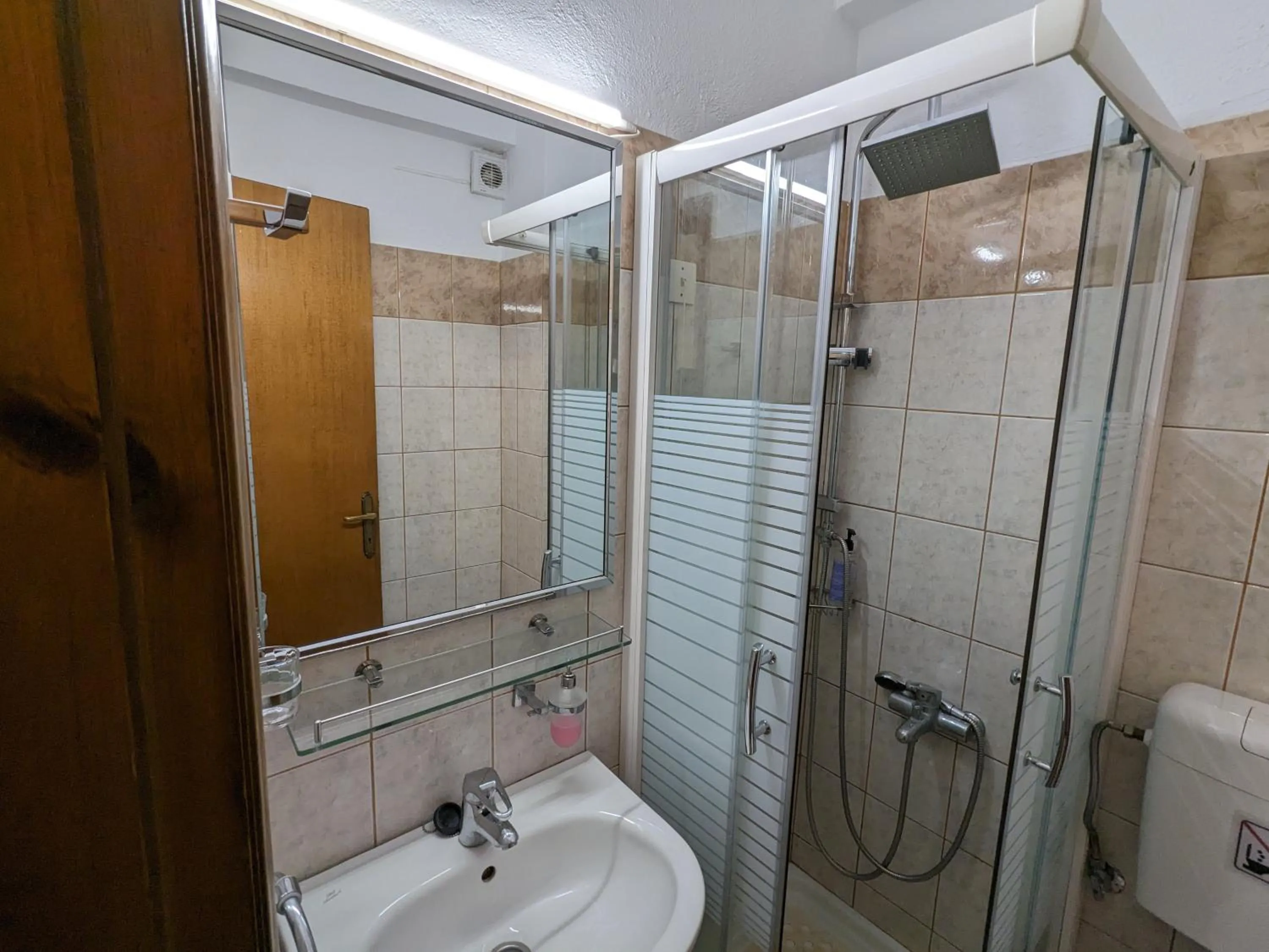 Pagaseon Rooms and Apartments