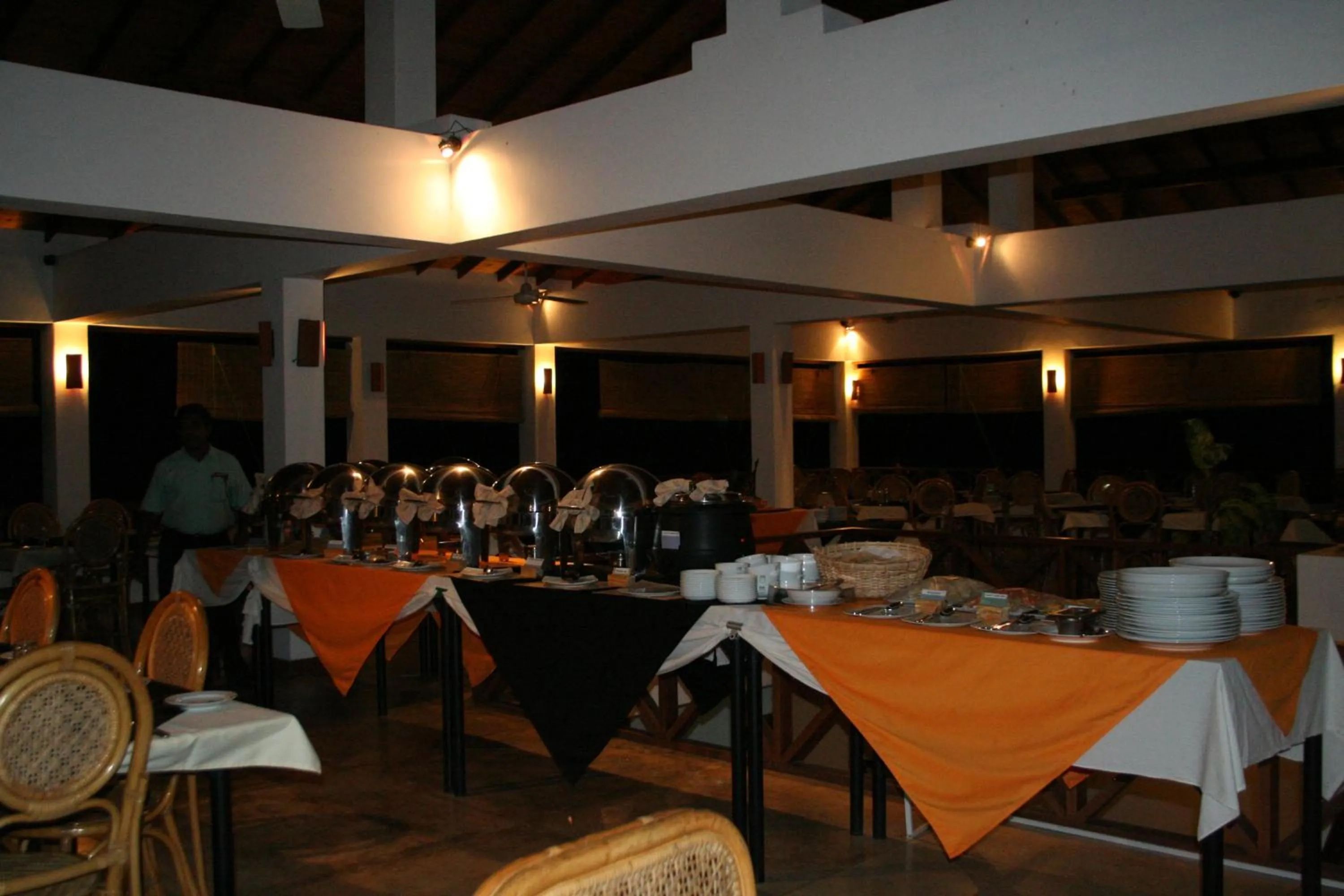 Food and drinks in Hibiscus Garden Hotel