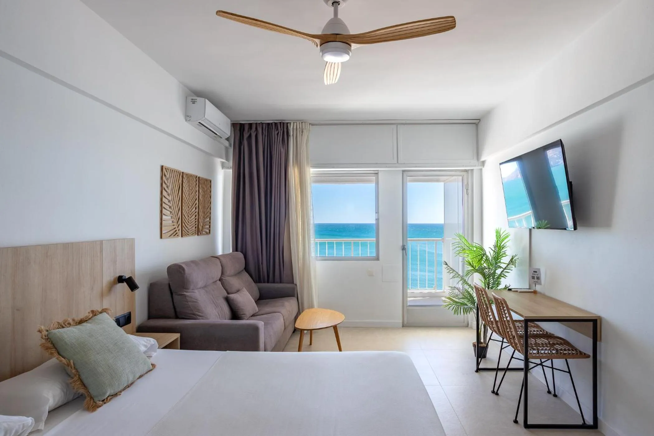 Sea view, Bed in Apartamentos Mirador