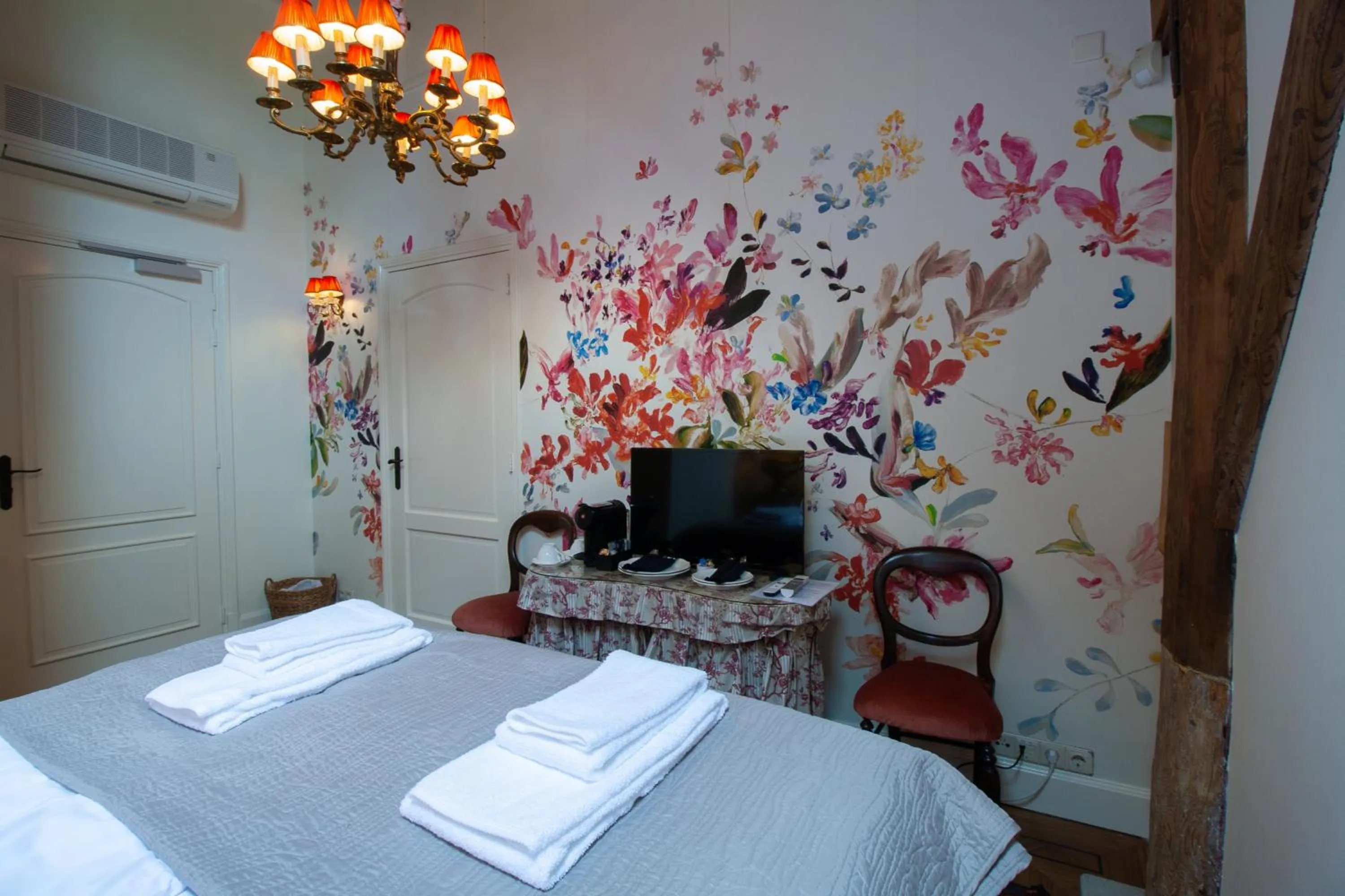 Bedroom, Bed in Villa Veertien