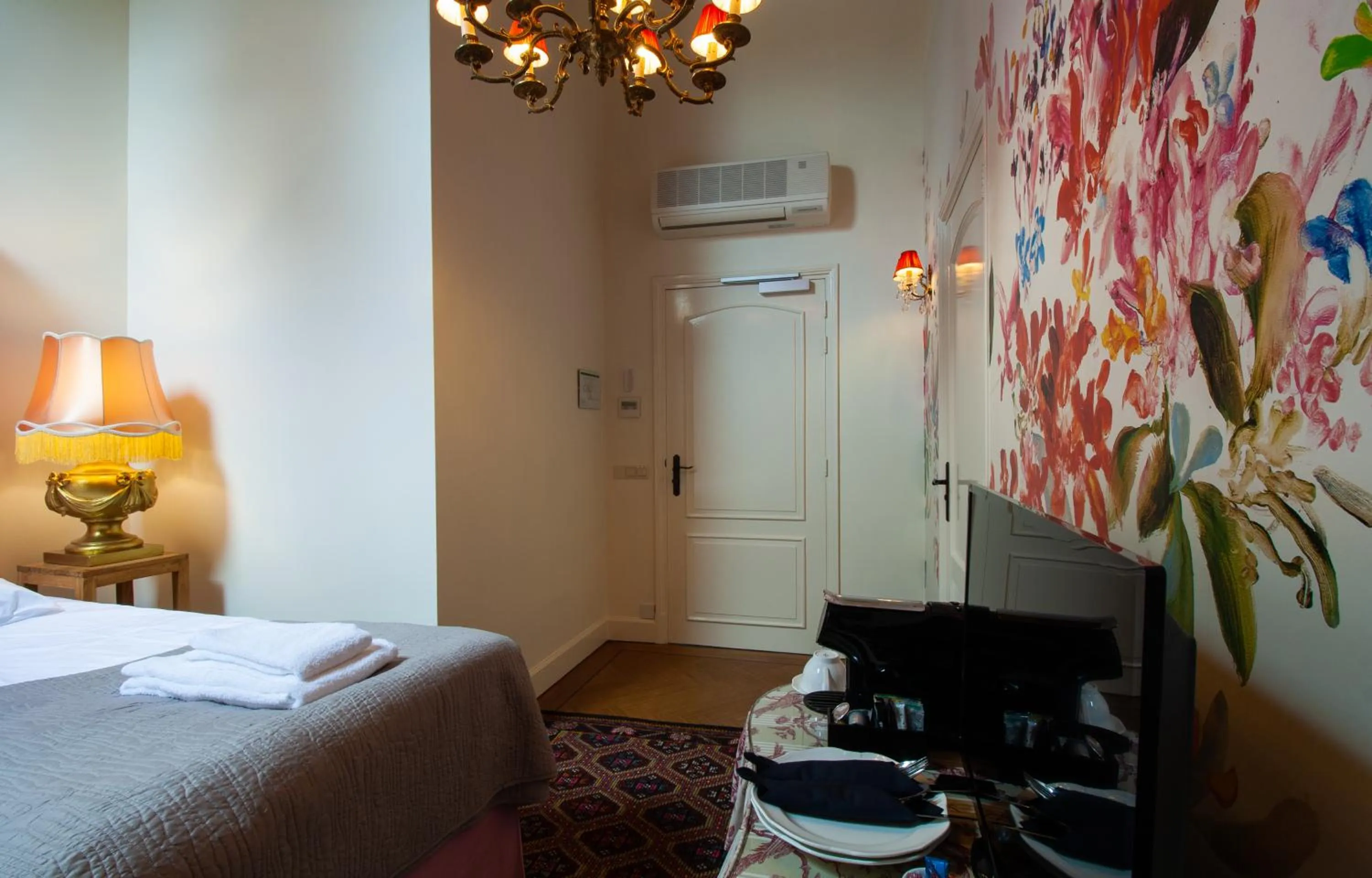 Bedroom, Bed in Villa Veertien