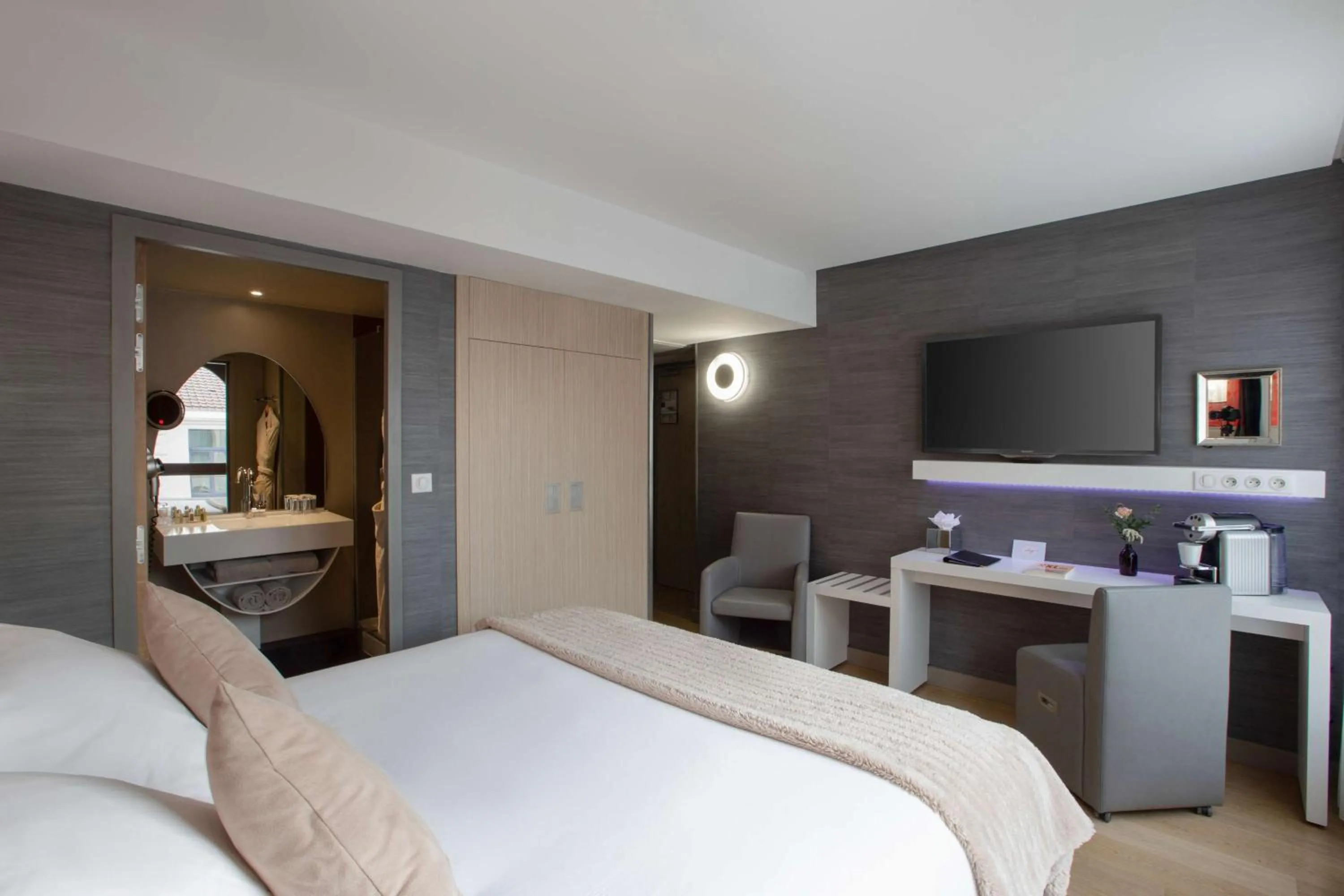 Photo of the whole room, Bed in Best Western Premier Why Hotel