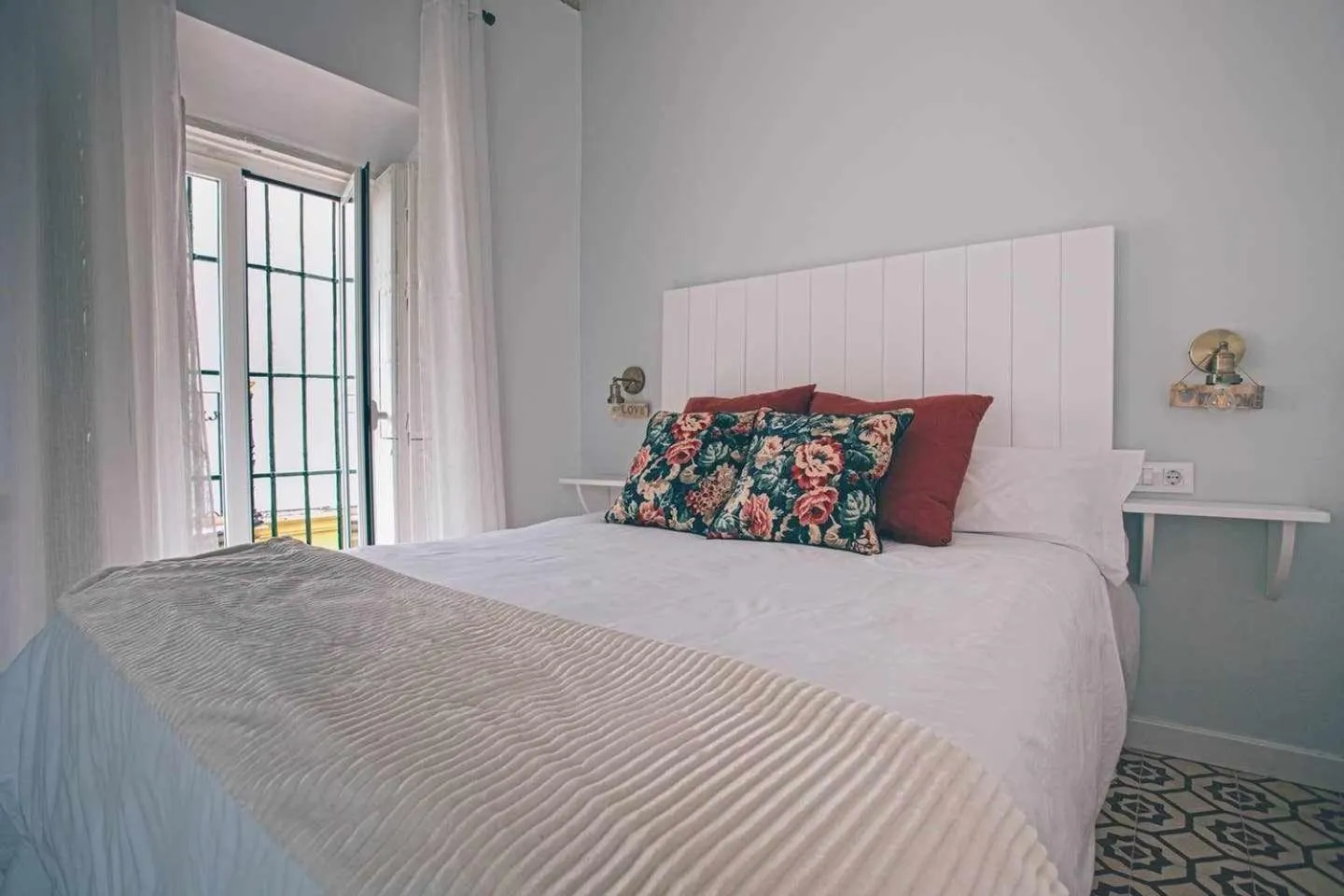 Bedroom, Bed in Alcázar de María