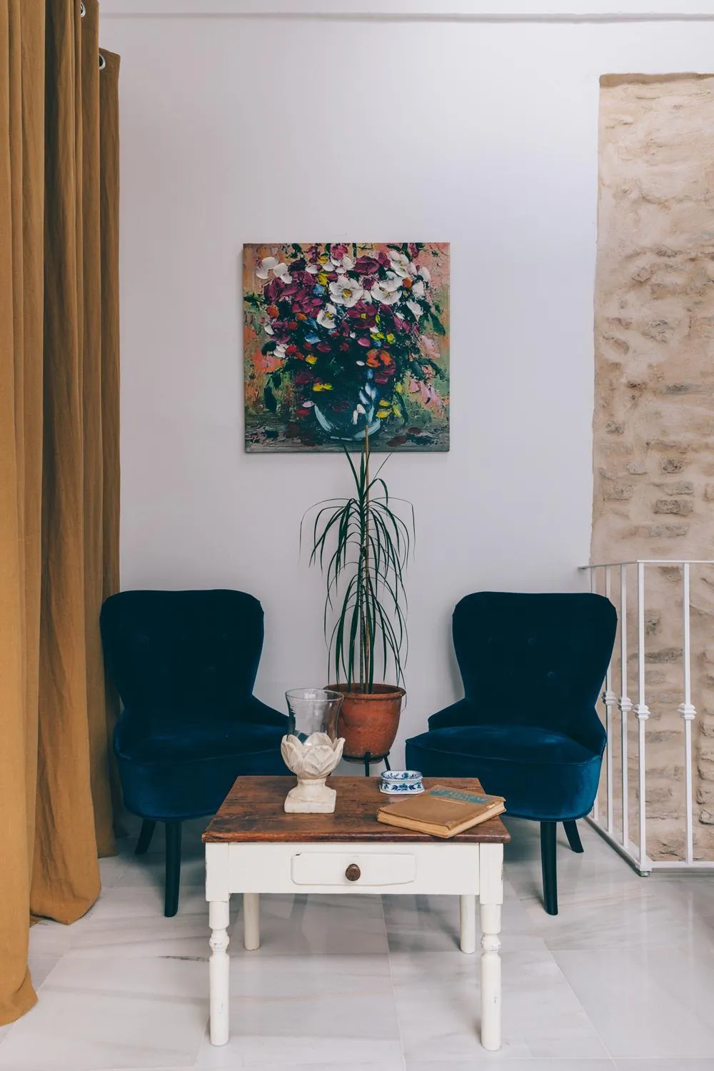 Seating area in Alcázar de María