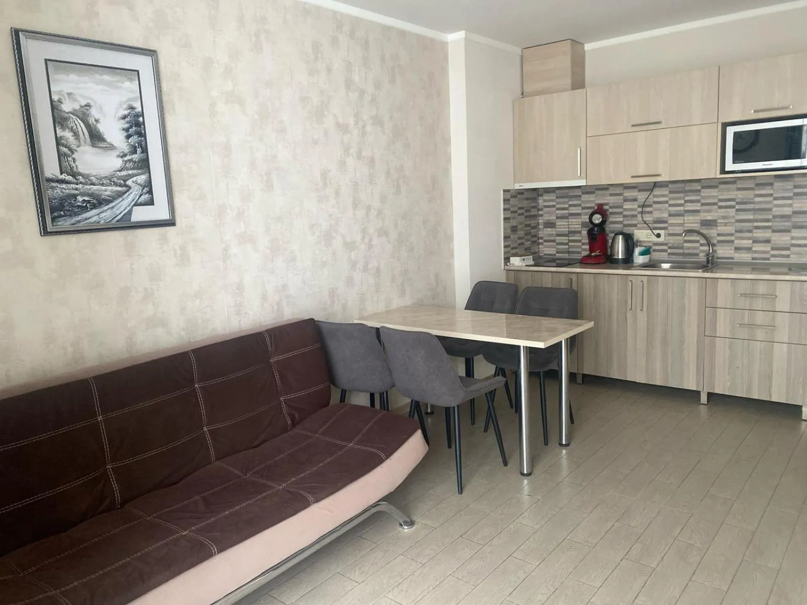 Kitchen or kitchenette in Aparthotel Holiday Lux Batumi
