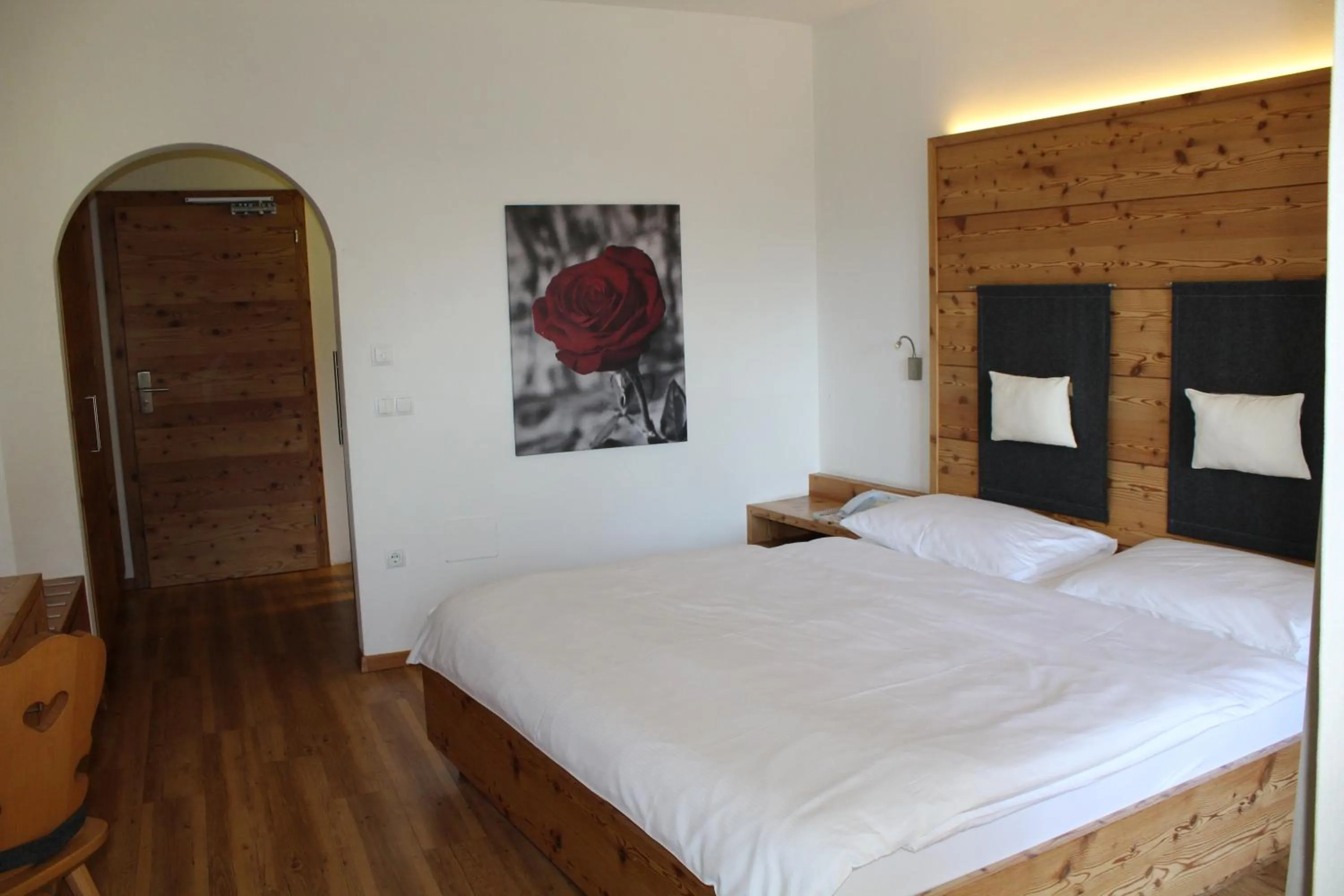 Photo of the whole room, Bed in Hotel Argentum by Bergkristall