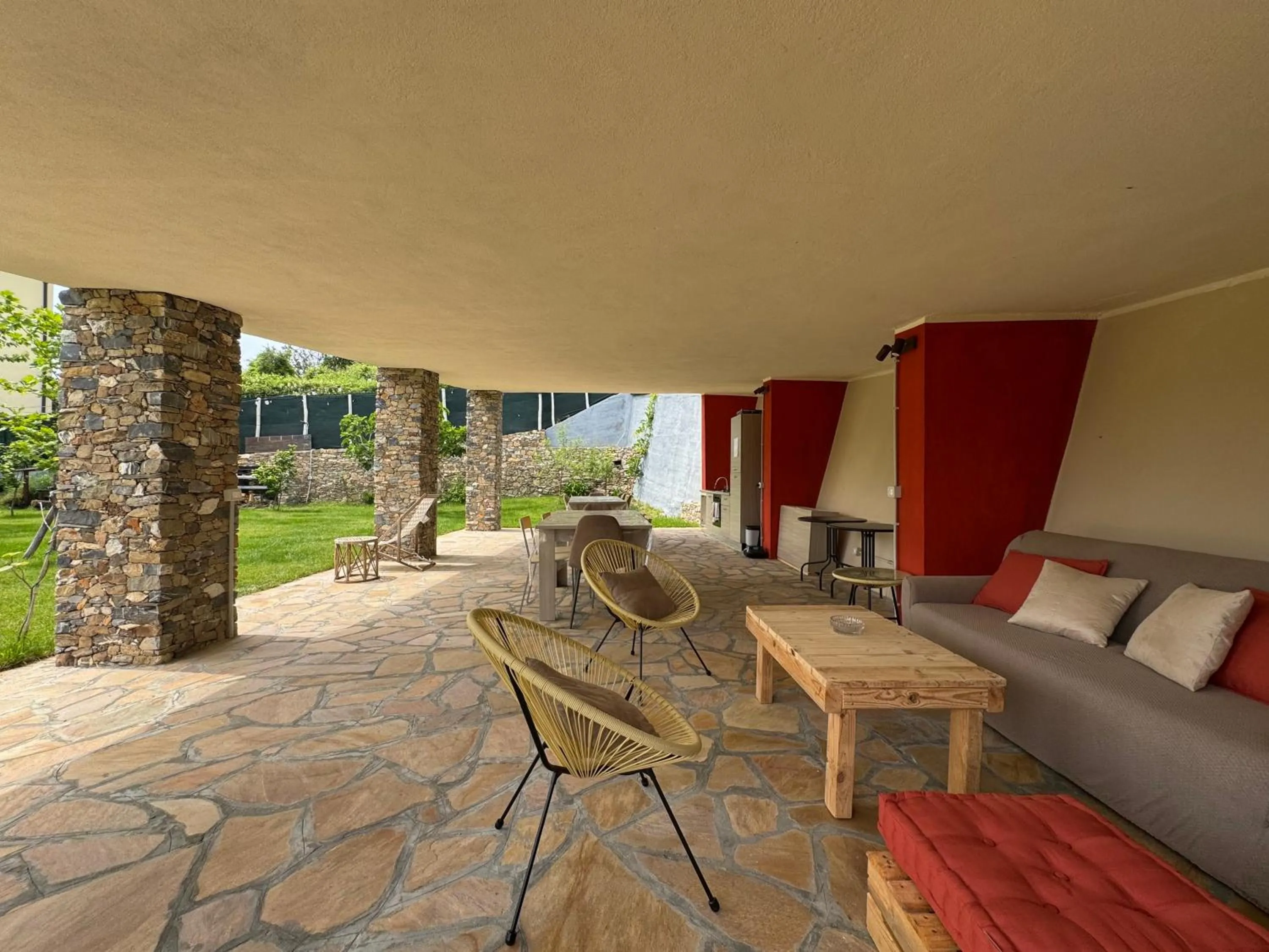 Communal lounge/ TV room in Ligo