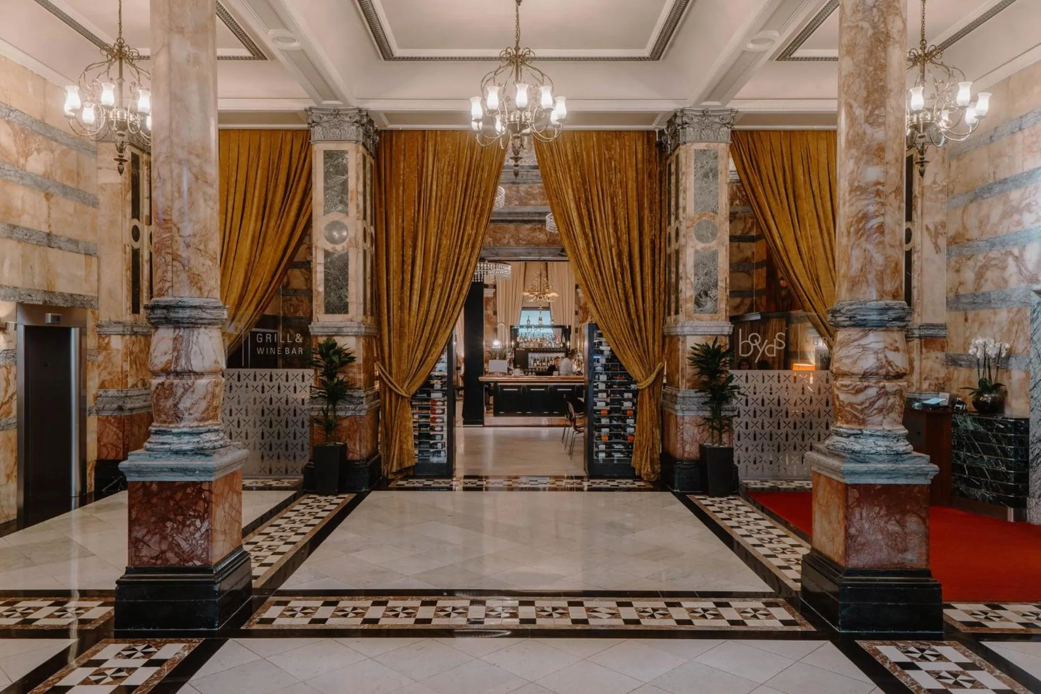 Lounge or bar in Club Quarters Hotel Trafalgar Square, London