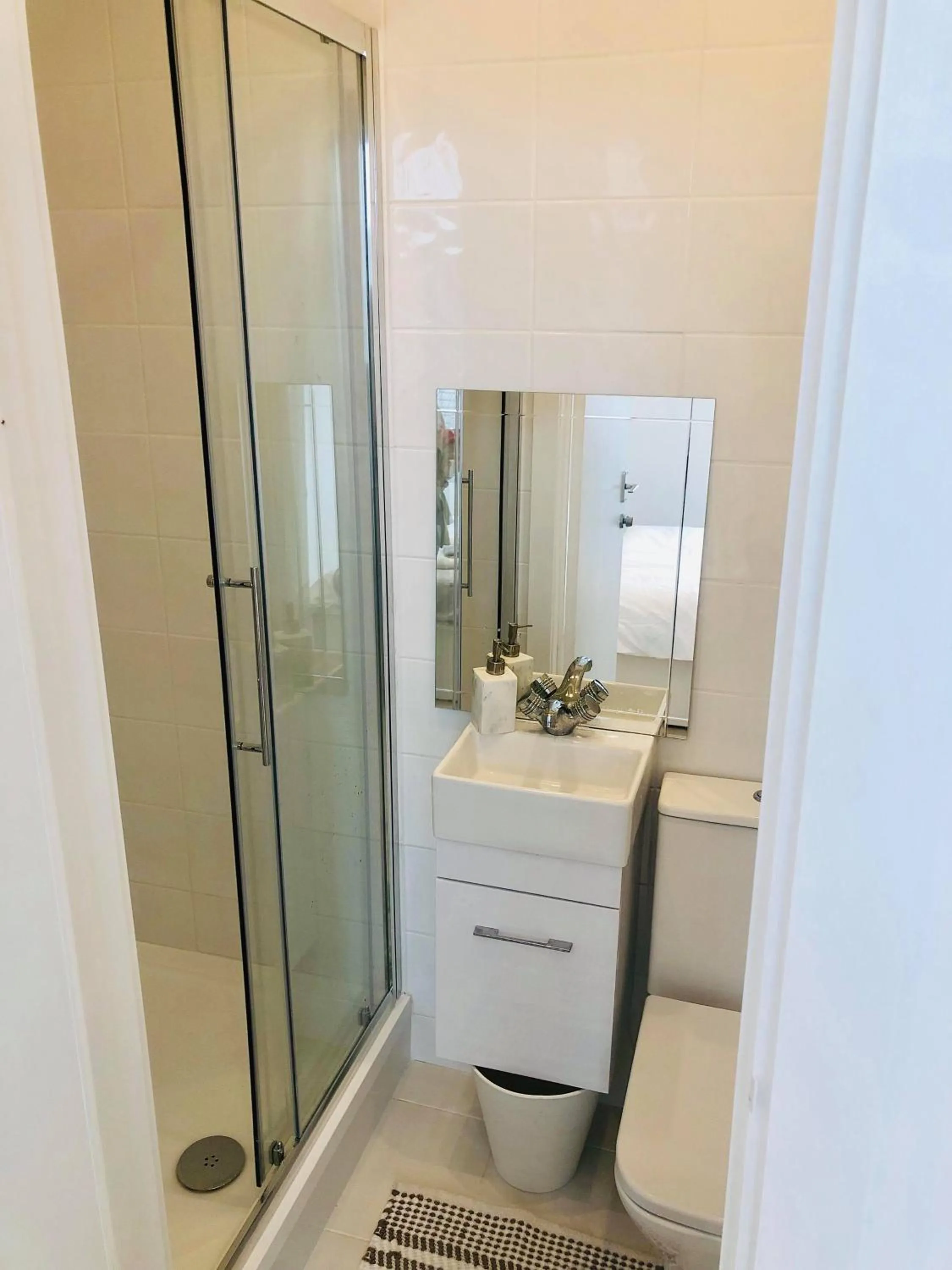 Shower in Quiet cosy rooms