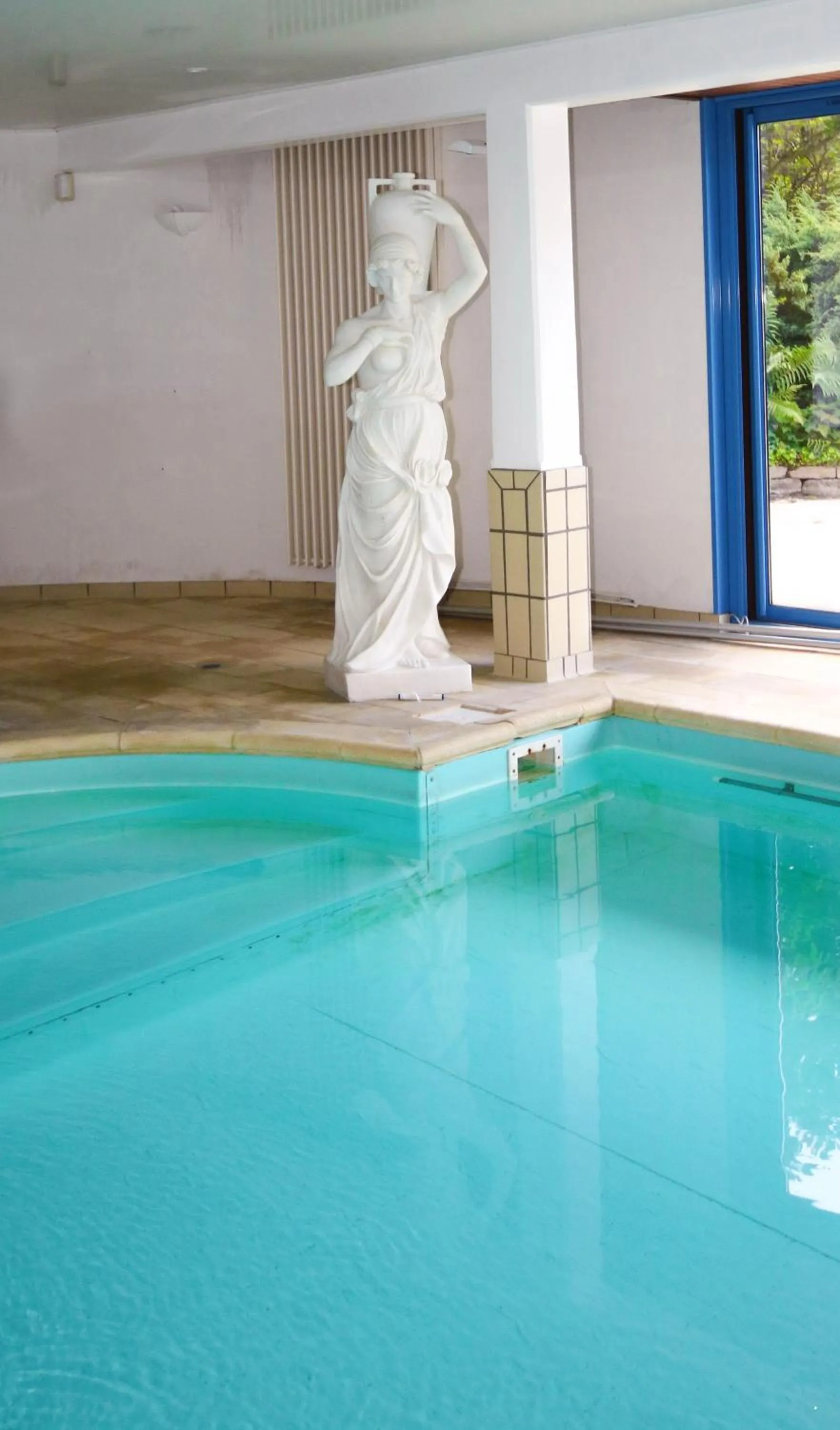 Swimming pool in Le Manoir de la mantille