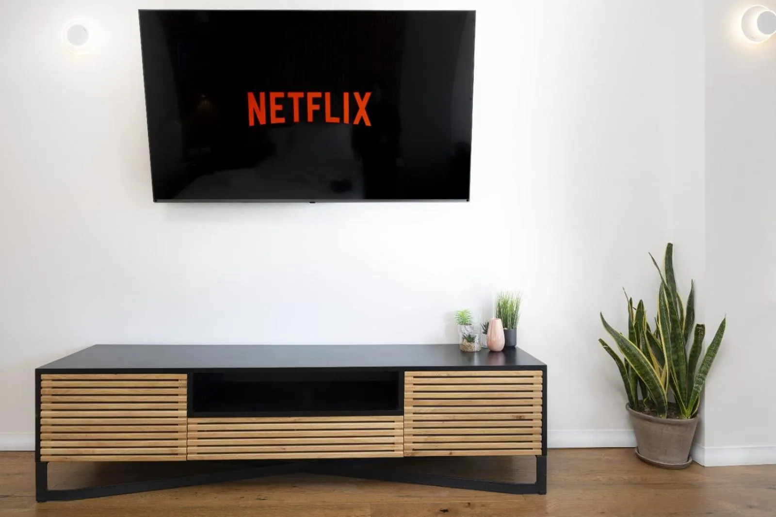 TV and multimedia in Mamilla view URBAN - Boutique hotel