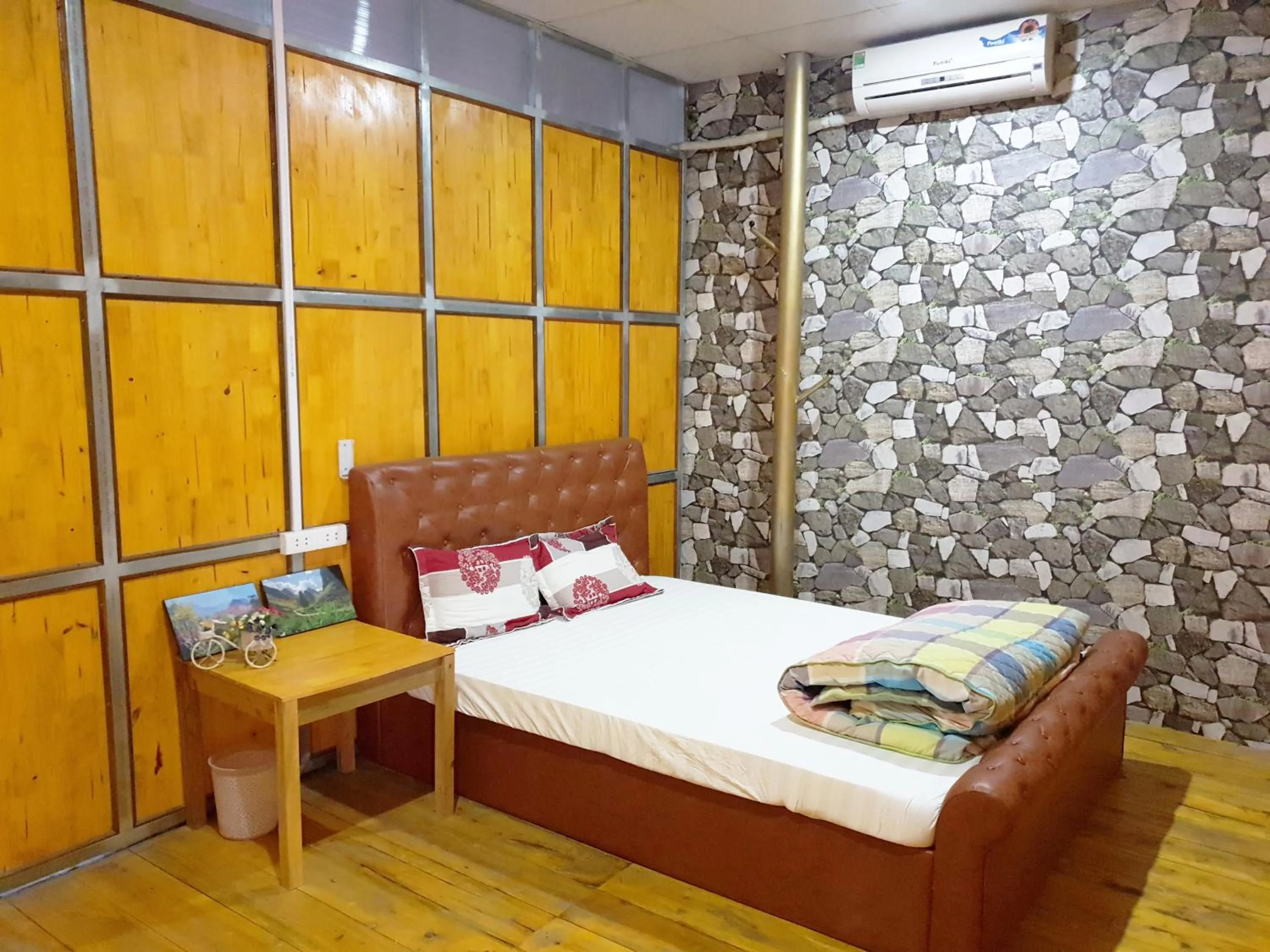 Bed in Long Hotel and motobike rental