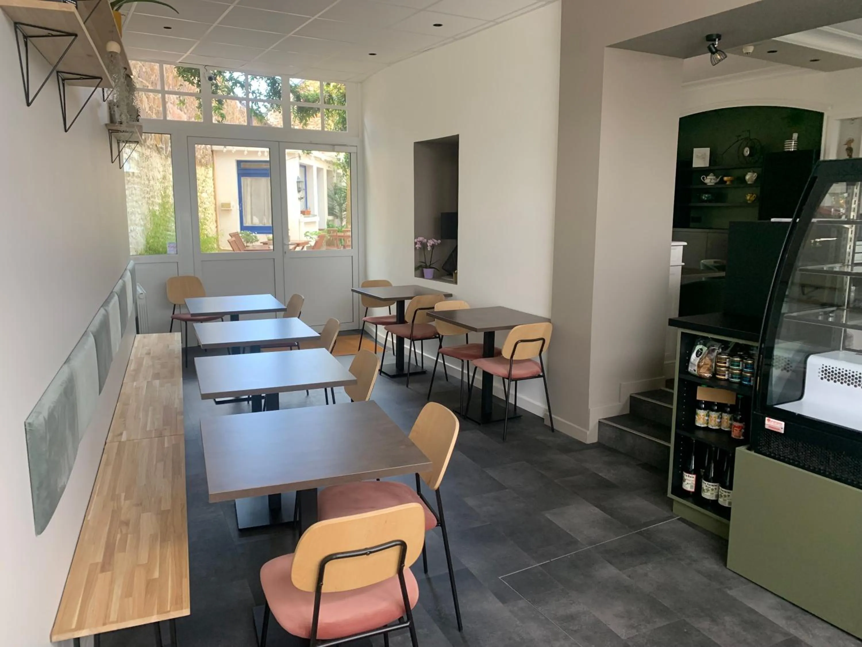 Seating area in Hôtel de France