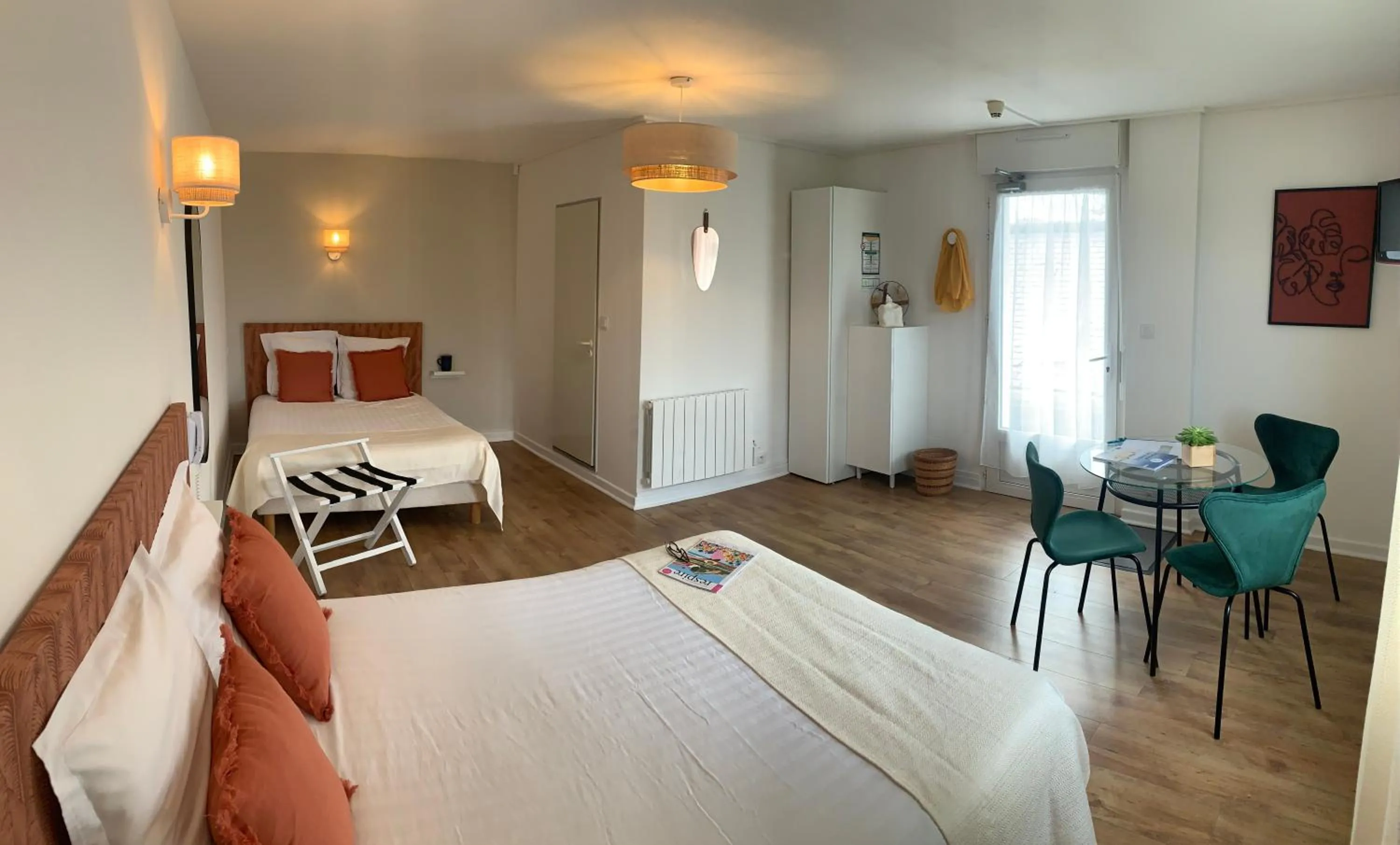 Bed in Hôtel de France