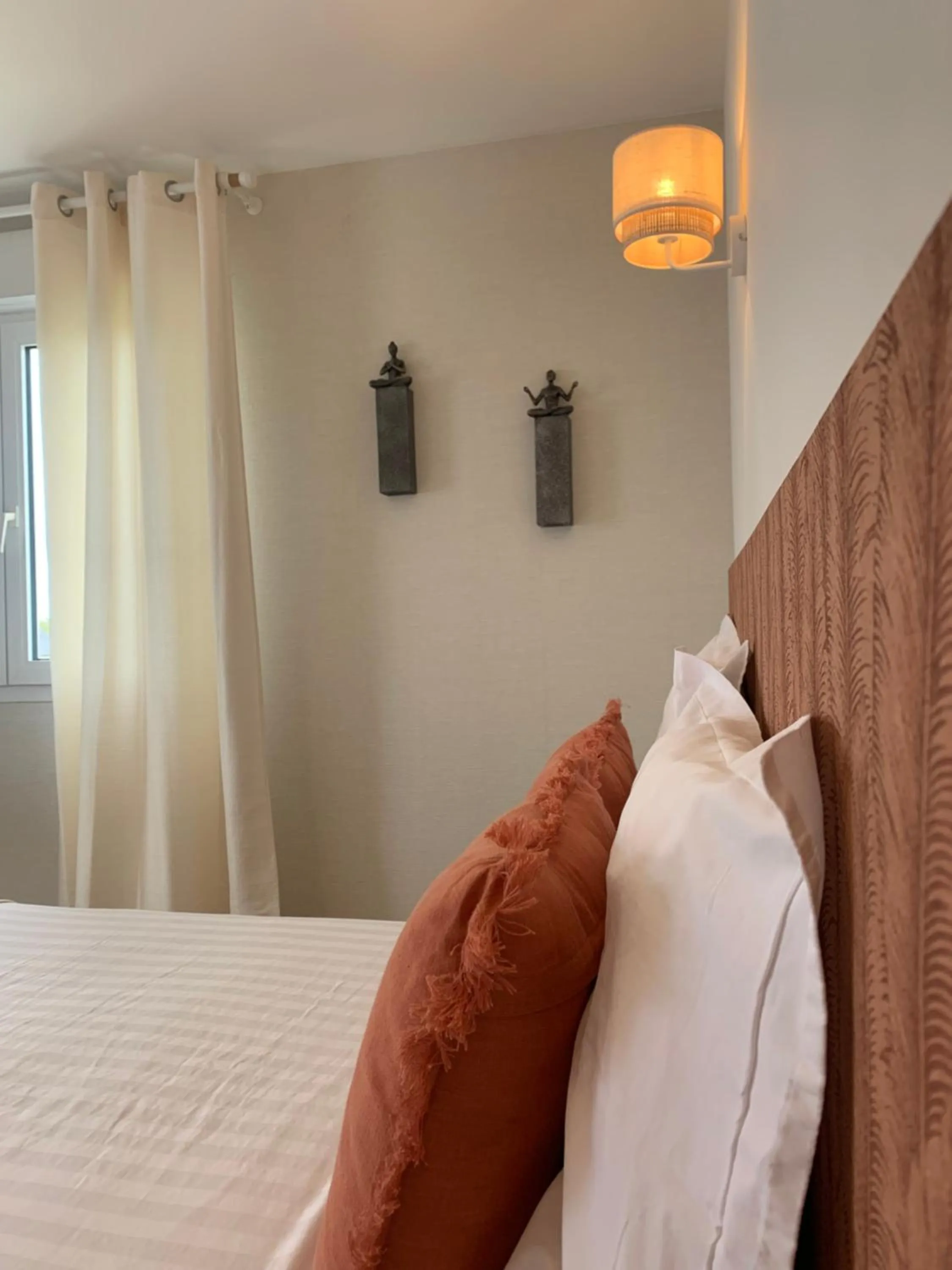 Bed in Hôtel de France