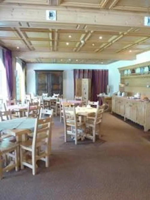 Restaurant/places to eat in Oustalet