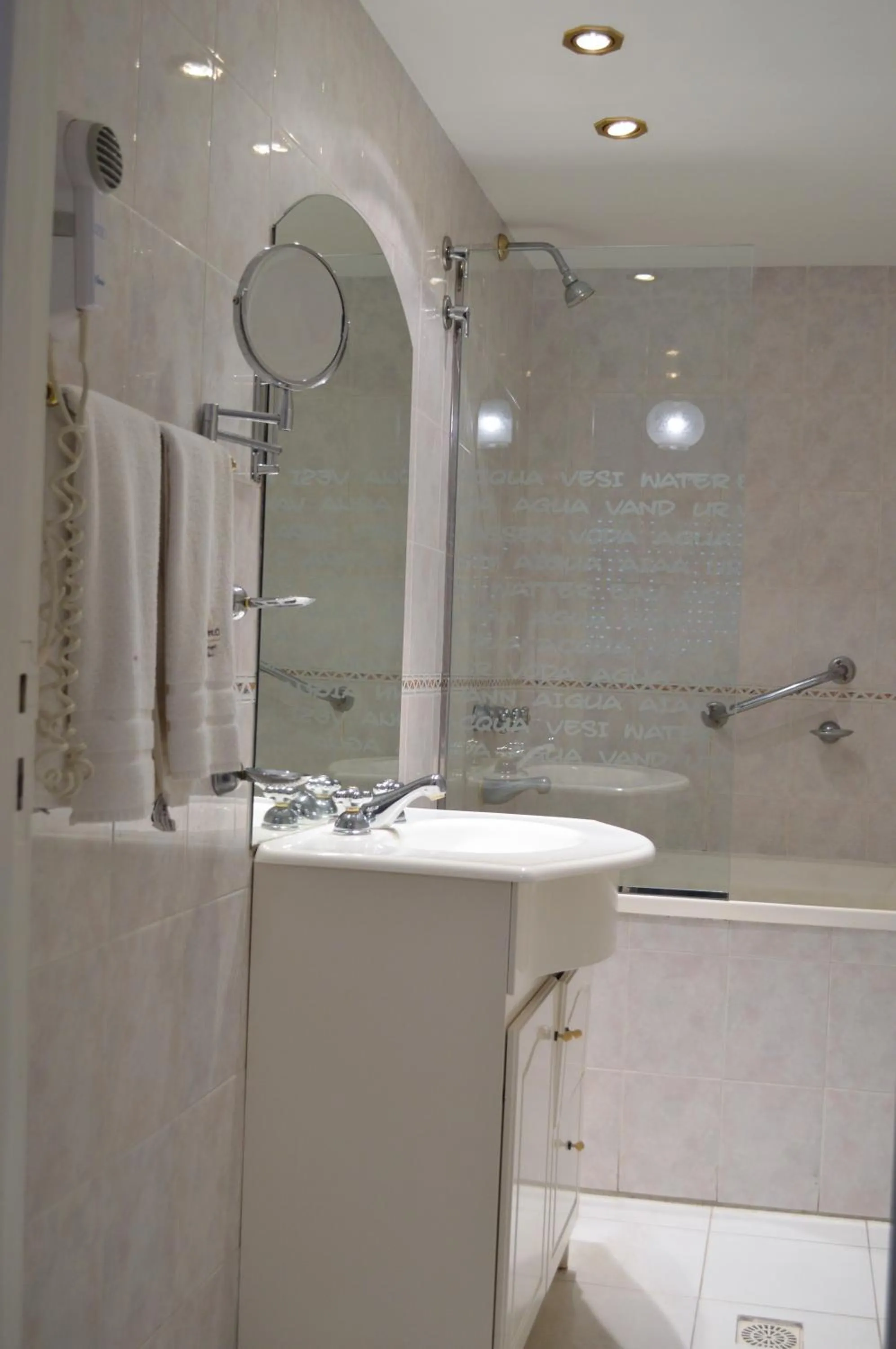 Bathroom in Montecarlo Apartment & Suite