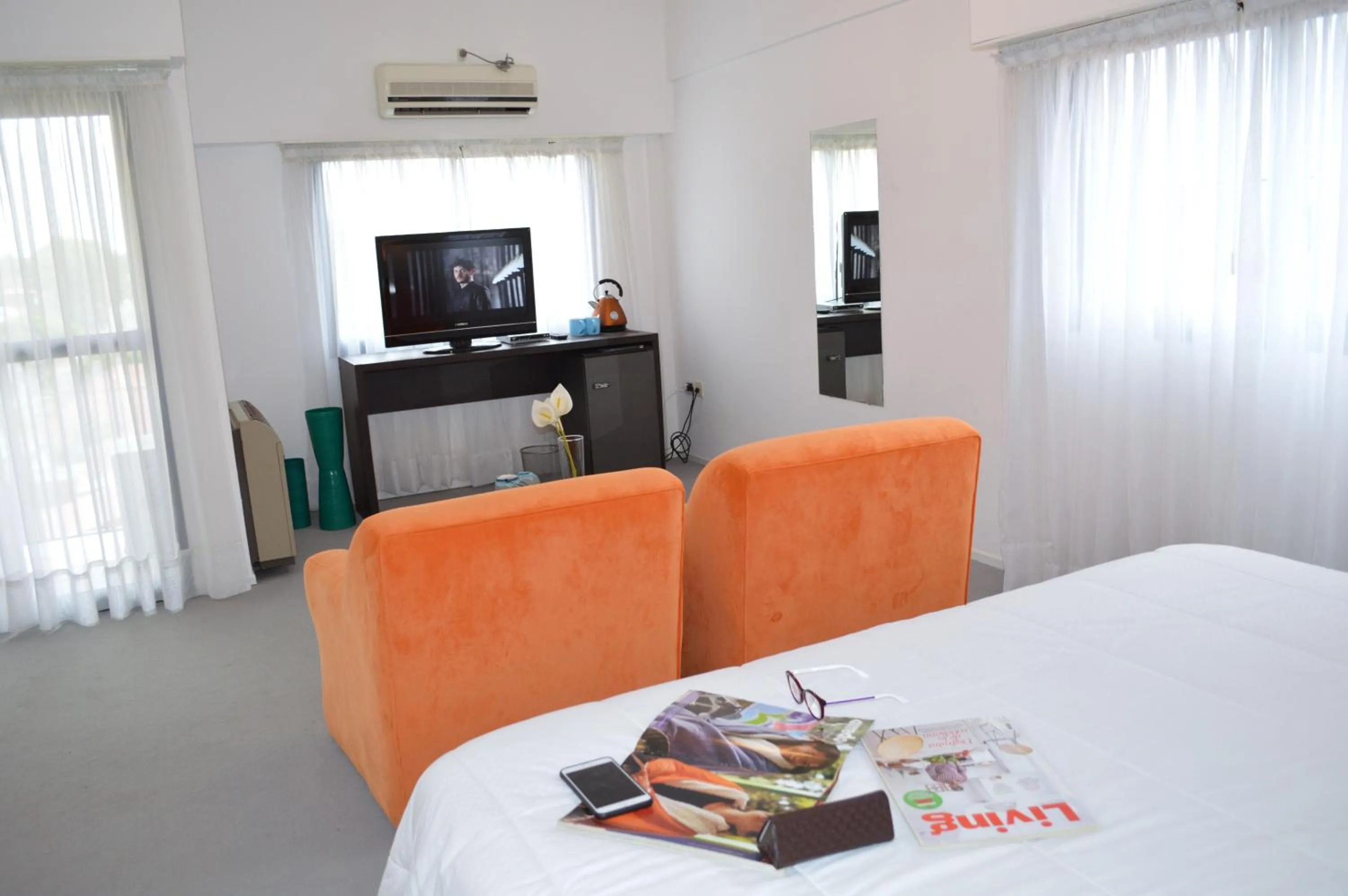Living room, Bed in Montecarlo Apartment & Suite