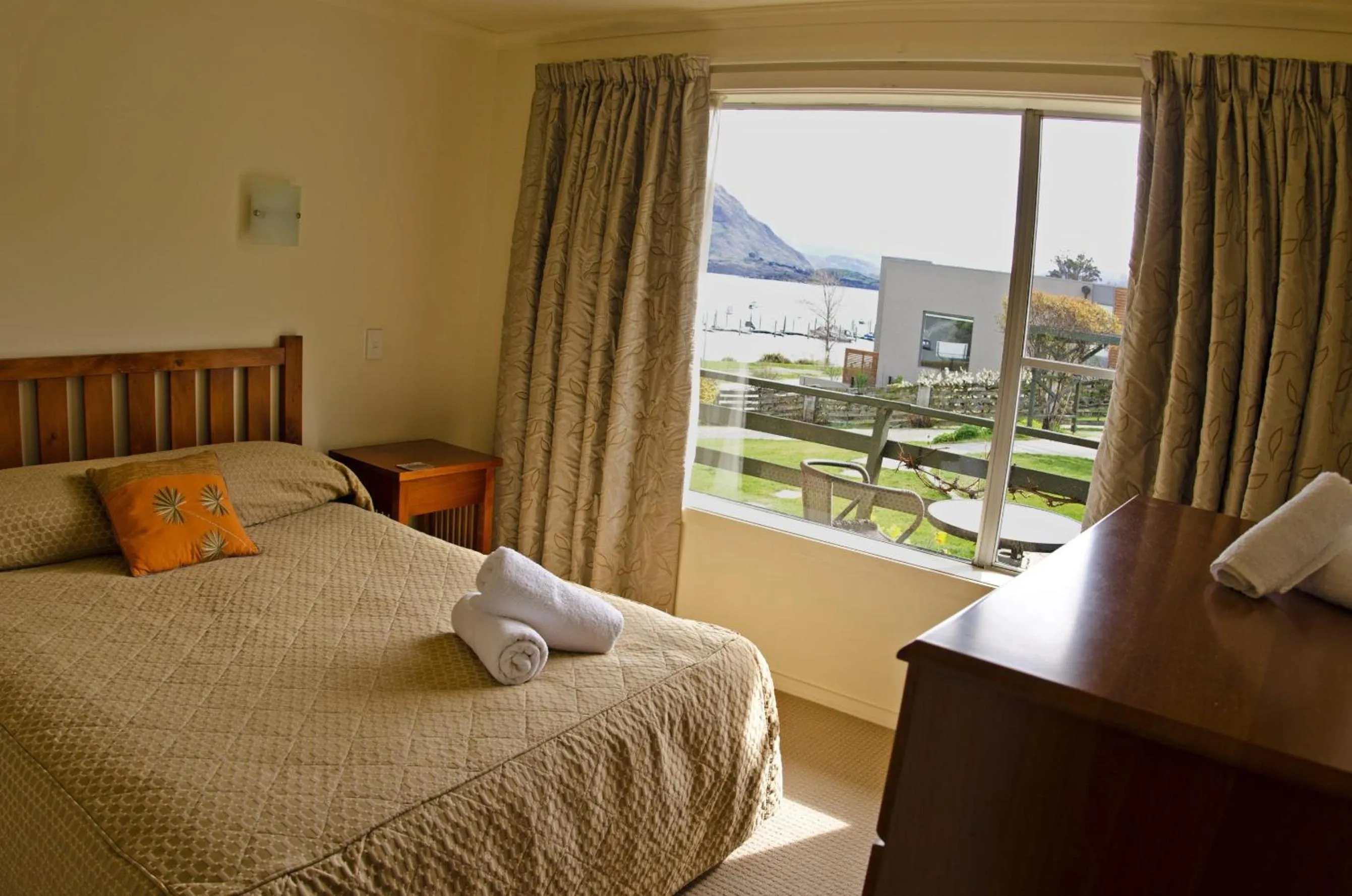 Bedroom, Bed in Panorama Court