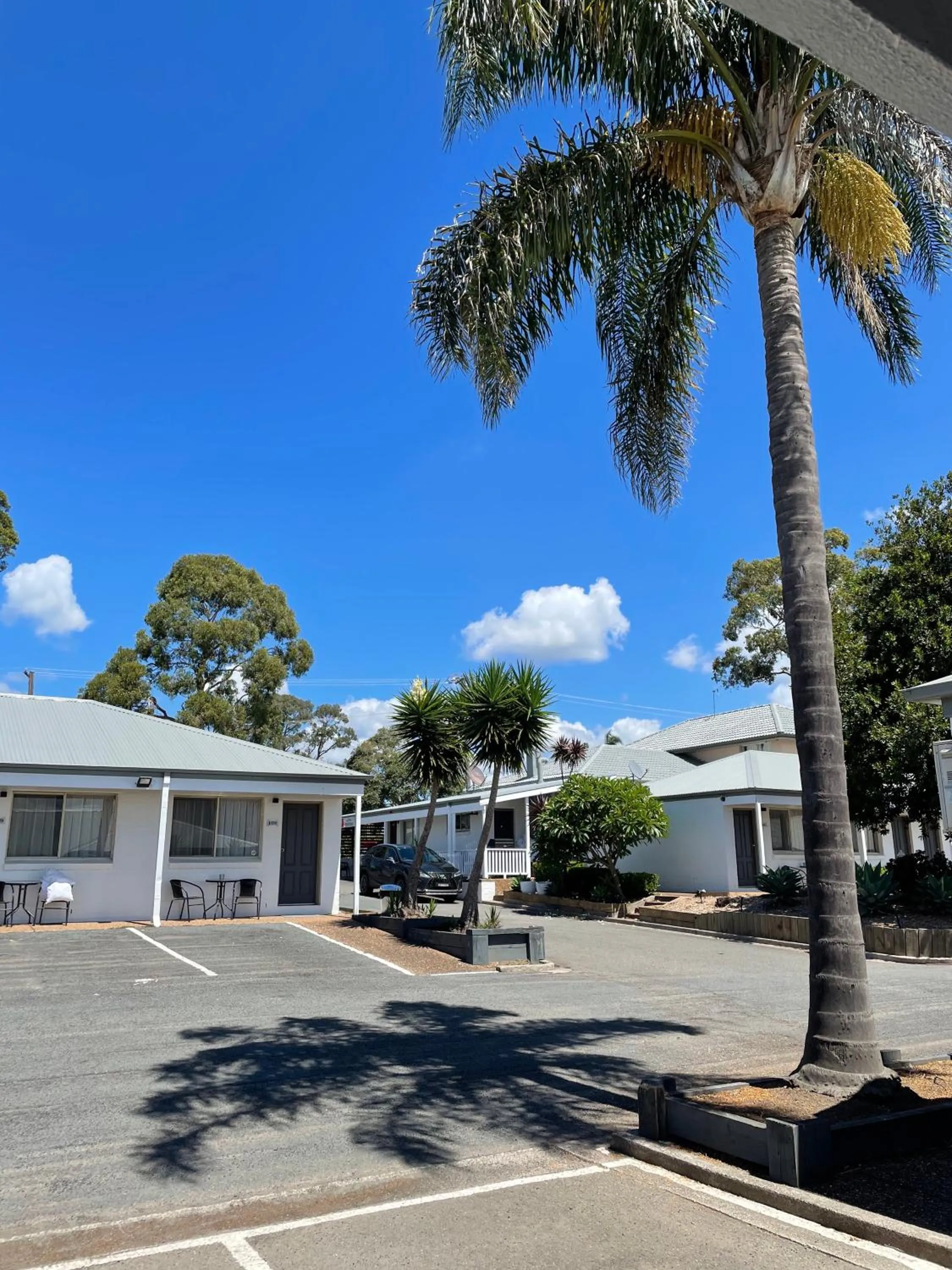 Parking in Balan Village Motel