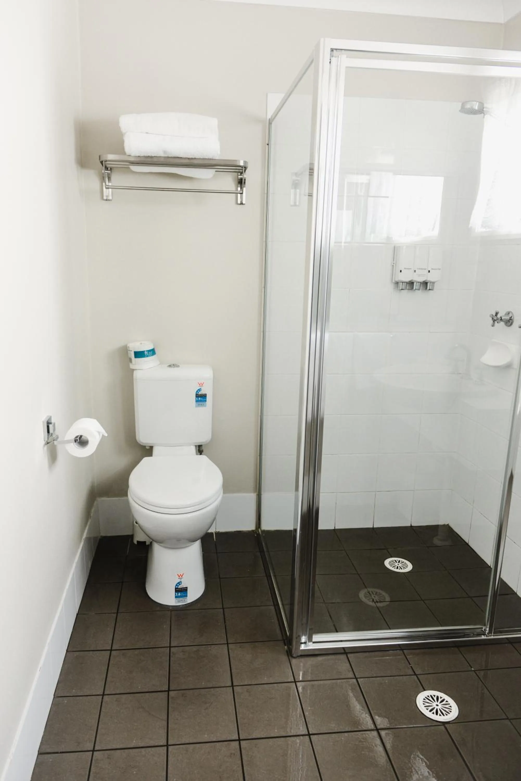 Shower in Balan Village Motel