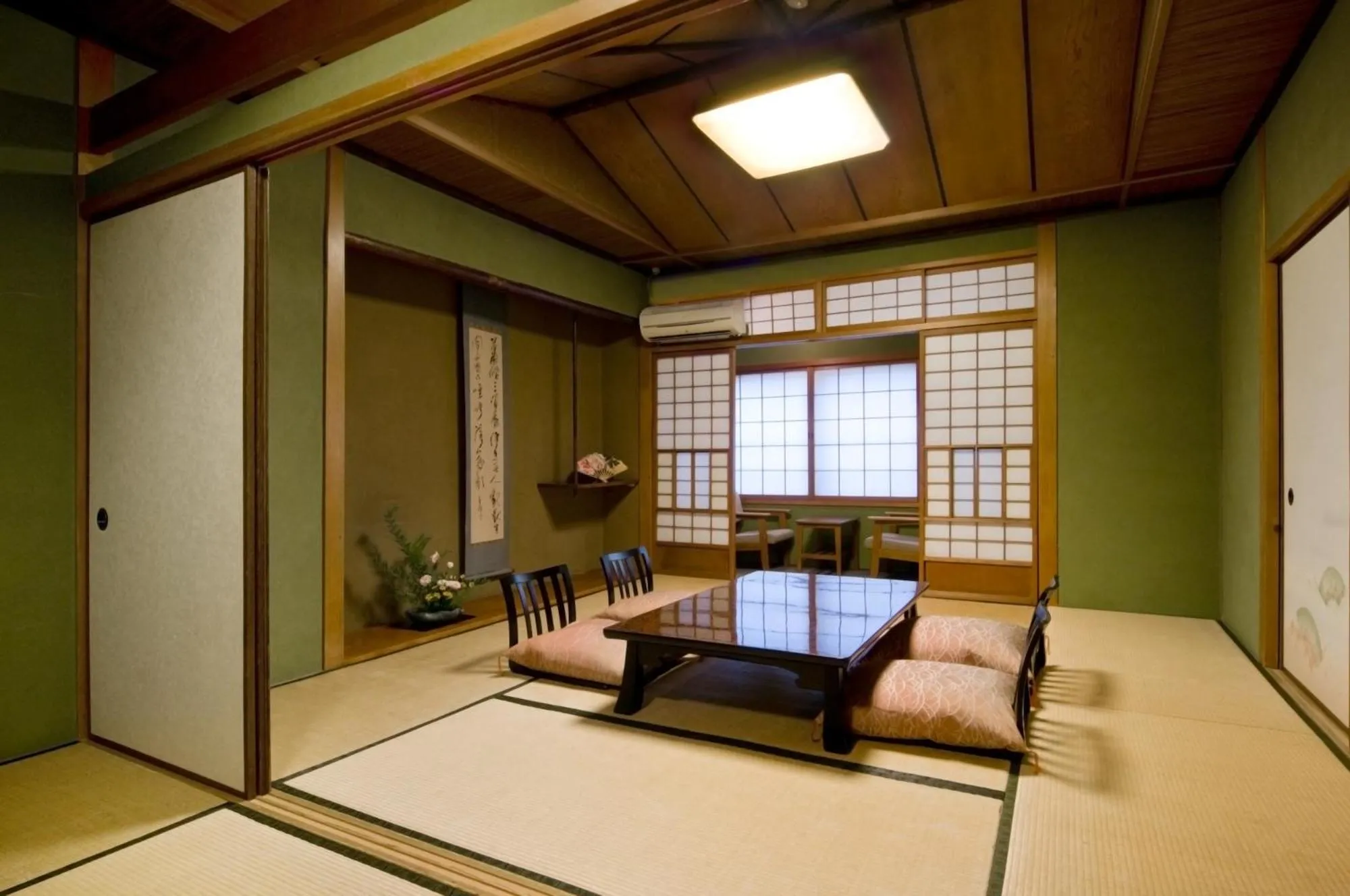 Photo of the whole room in Izumi-so