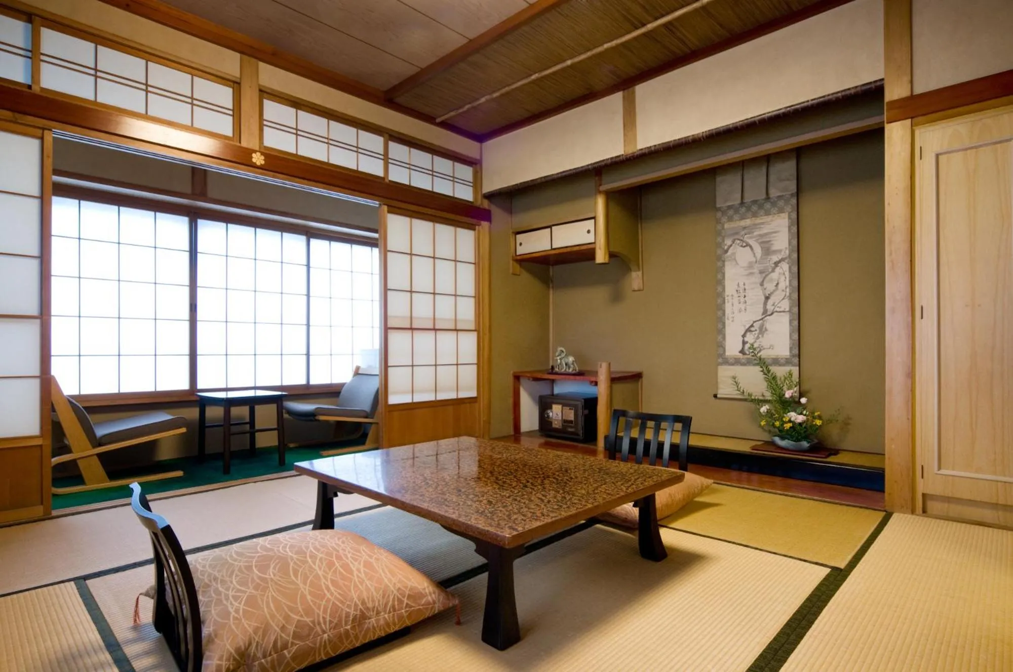 Photo of the whole room in Izumi-so