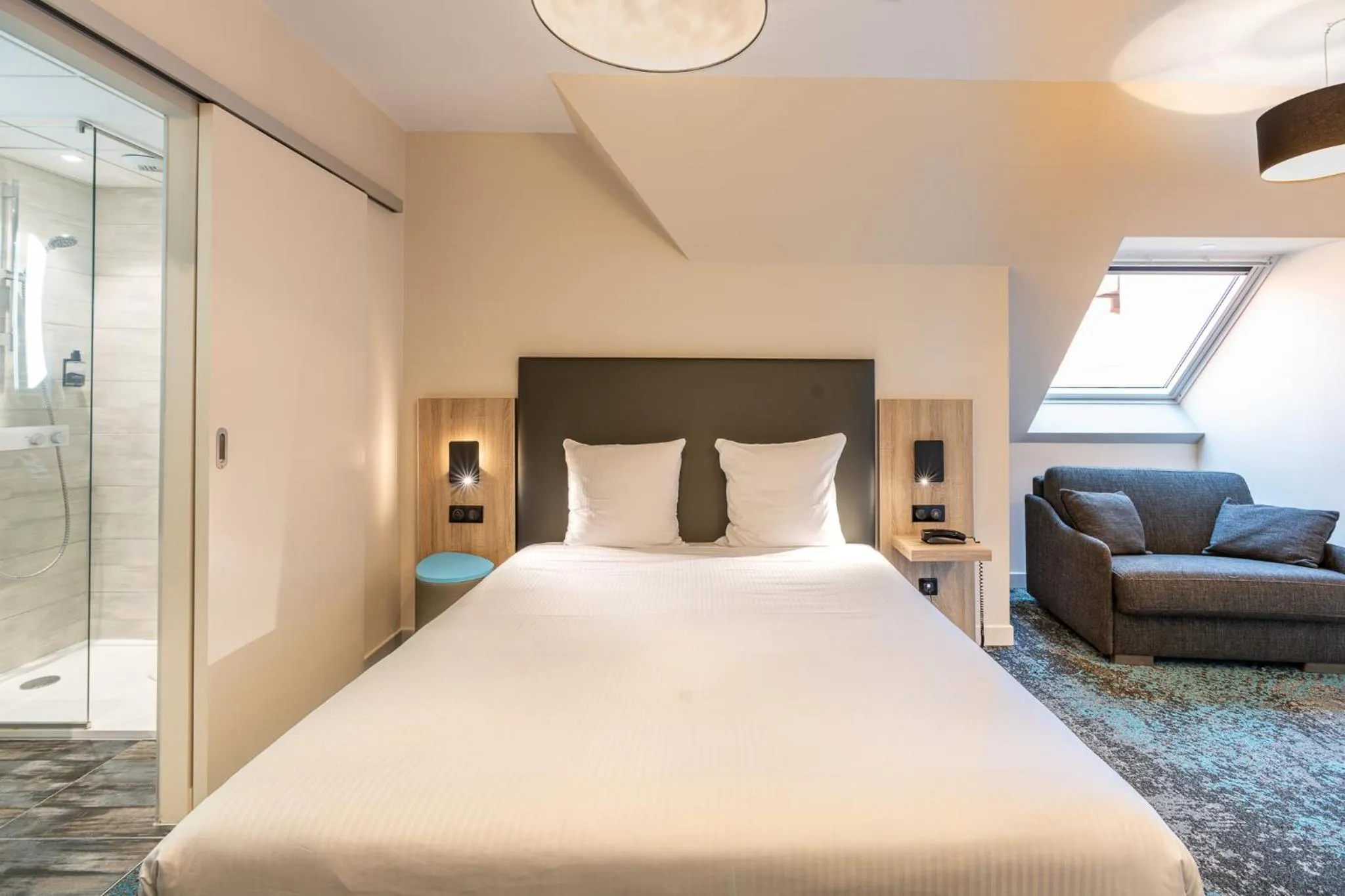 Photo of the whole room, Bed in Hôtel Maison Turenne