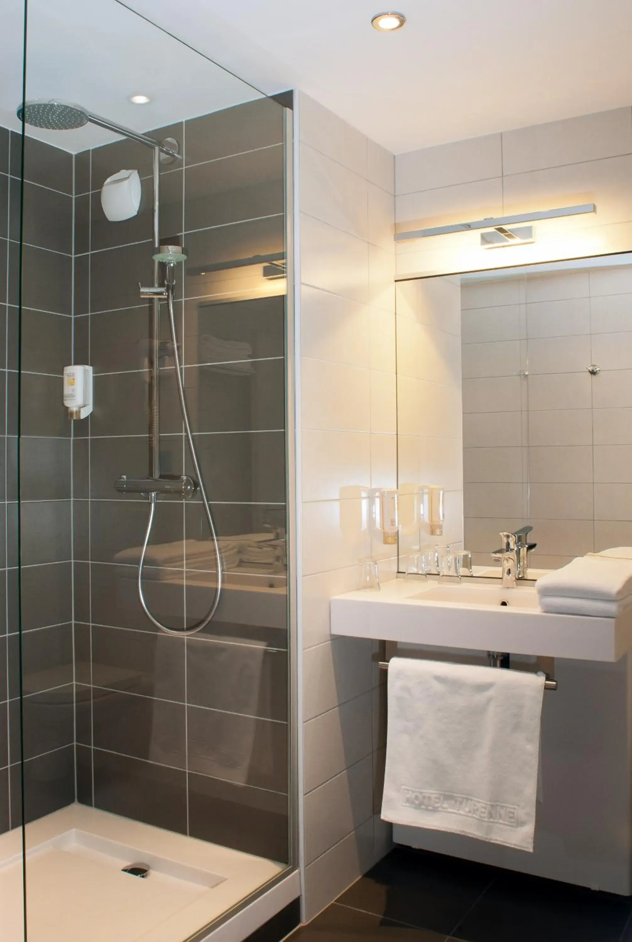 Bathroom in Hôtel Turenne